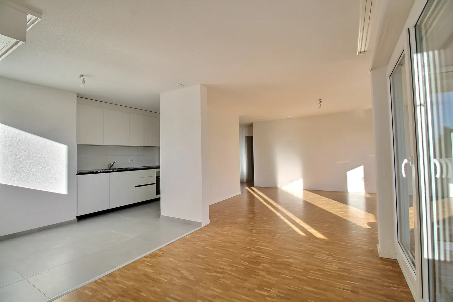 Wohnung mit 3,5 Zimmern komplett renoviert in Freiburg - Foto 1 von 10