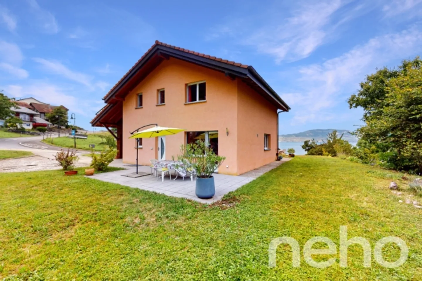 Villa incantevole con stanza indipendente e vista mozzafiato sul lago - Foto 1 di 13
