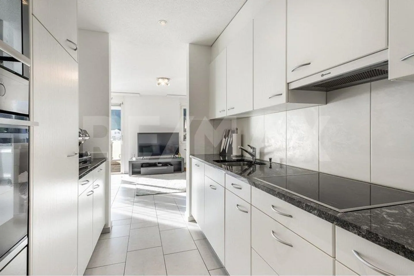 Sunny 3-room apartment including versatile additional room - Photo 6 of 13