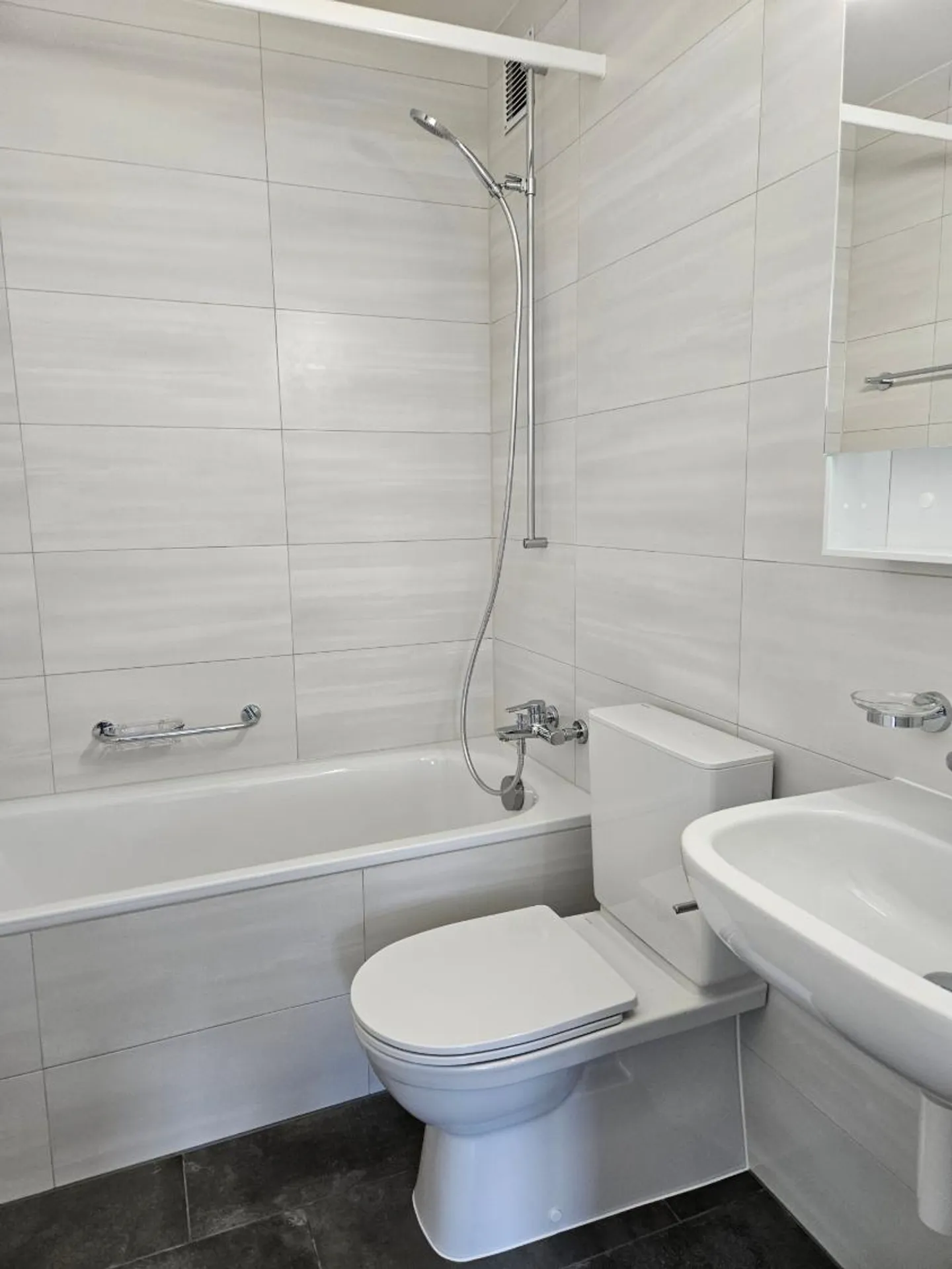 Appartement rénové de 4 pièces au 7ème étage n° 47 - Photo 2 sur 10