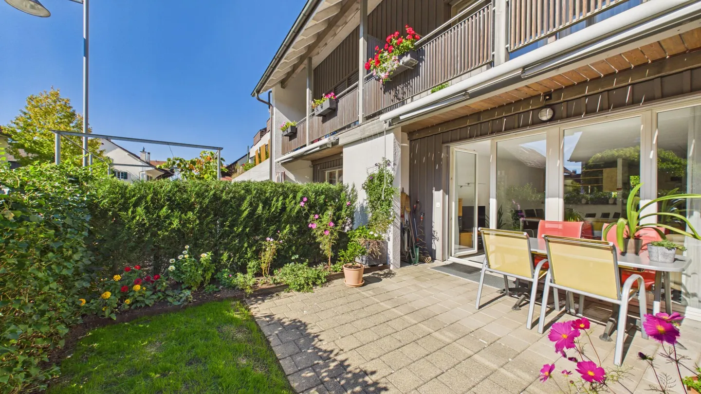 6.5-Room Terraced House with Garden in Condominium Ownership - Photo 1 of 11