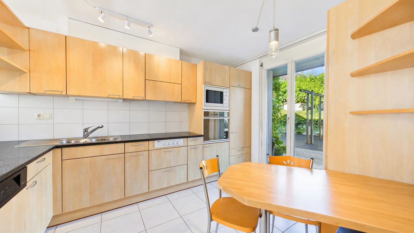 6.5-Room Terraced House with Garden in Condominium Ownership - Photo 6 of 11