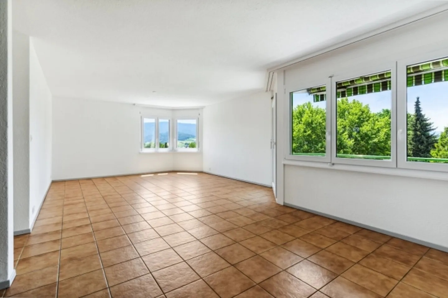 Apartment for rent in a very sunny and family-friendly area - Photo 4 of 5