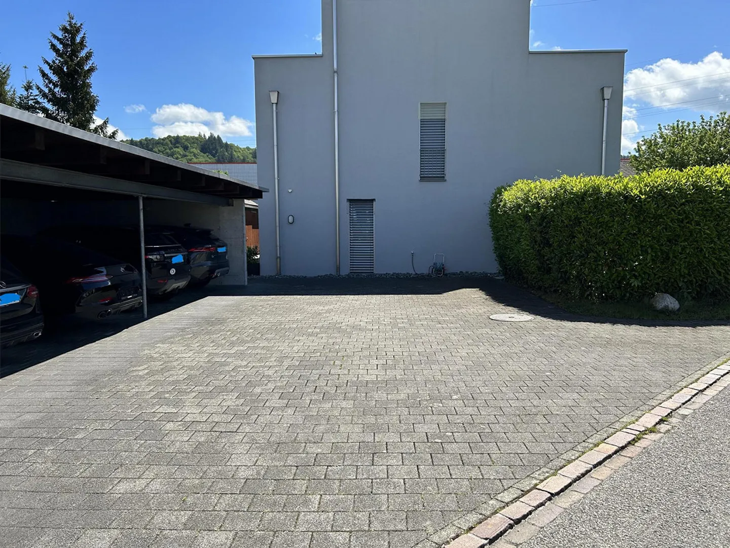 Casa unifamiliare di 6,5 stanze con garage doppio in posizione tranquilla - Foto 2 di 16