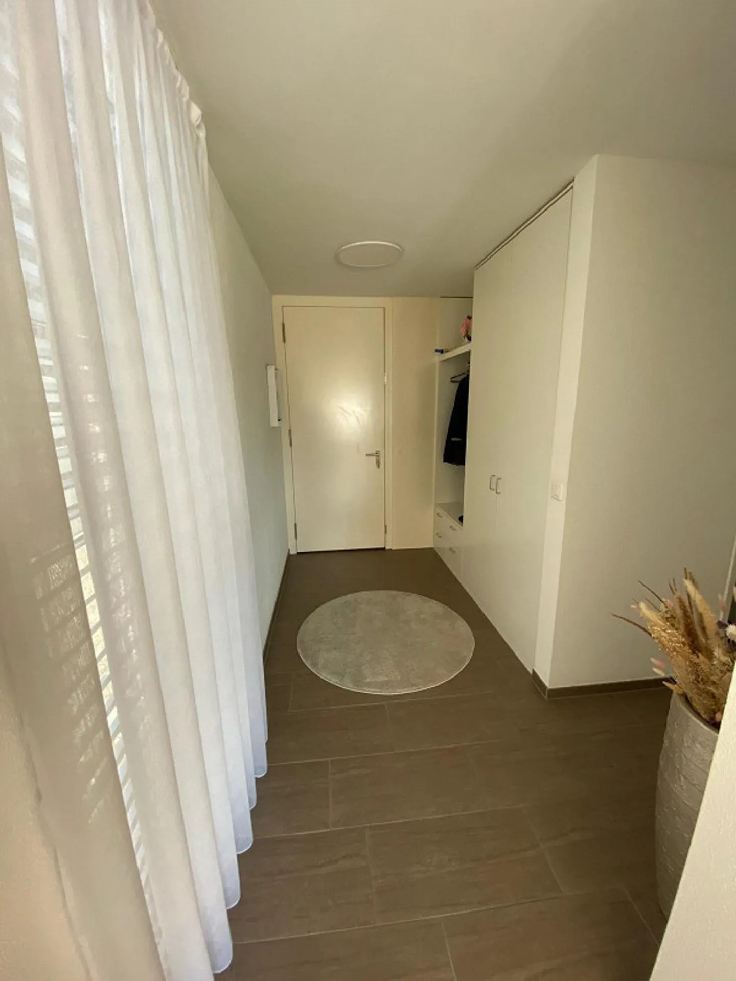 Casa unifamiliare di 6,5 stanze con garage doppio in posizione tranquilla - Foto 5 di 16