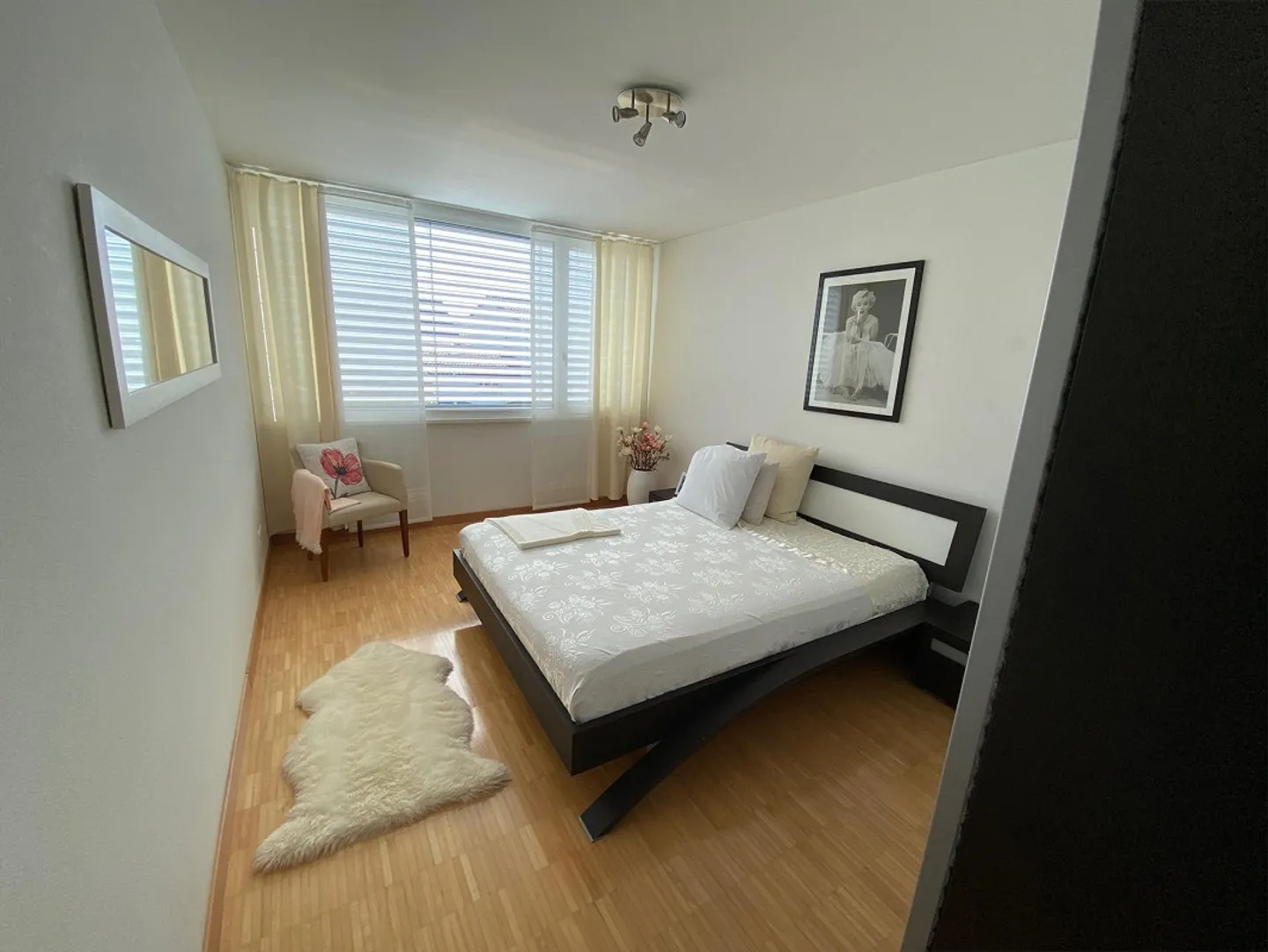 Casa unifamiliare di 6,5 stanze con garage doppio in posizione tranquilla - Foto 6 di 16