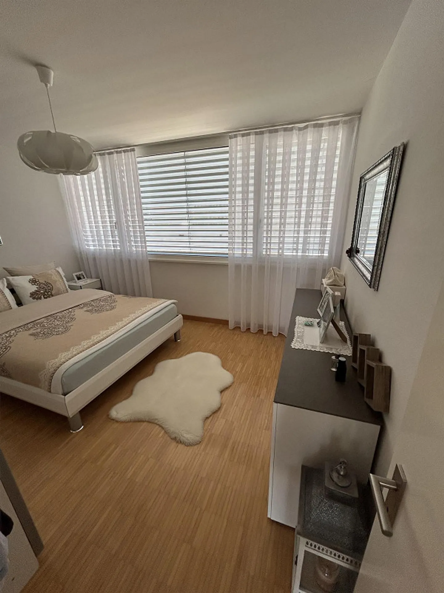 Casa unifamiliare di 6,5 stanze con garage doppio in posizione tranquilla - Foto 7 di 16