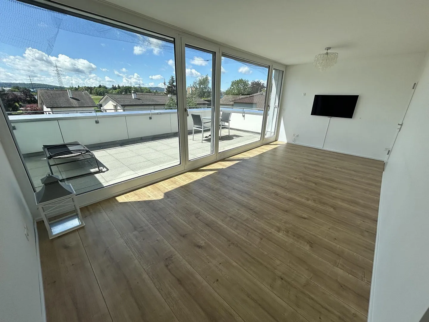 Casa unifamiliare di 6,5 stanze con garage doppio in posizione tranquilla - Foto 11 di 16