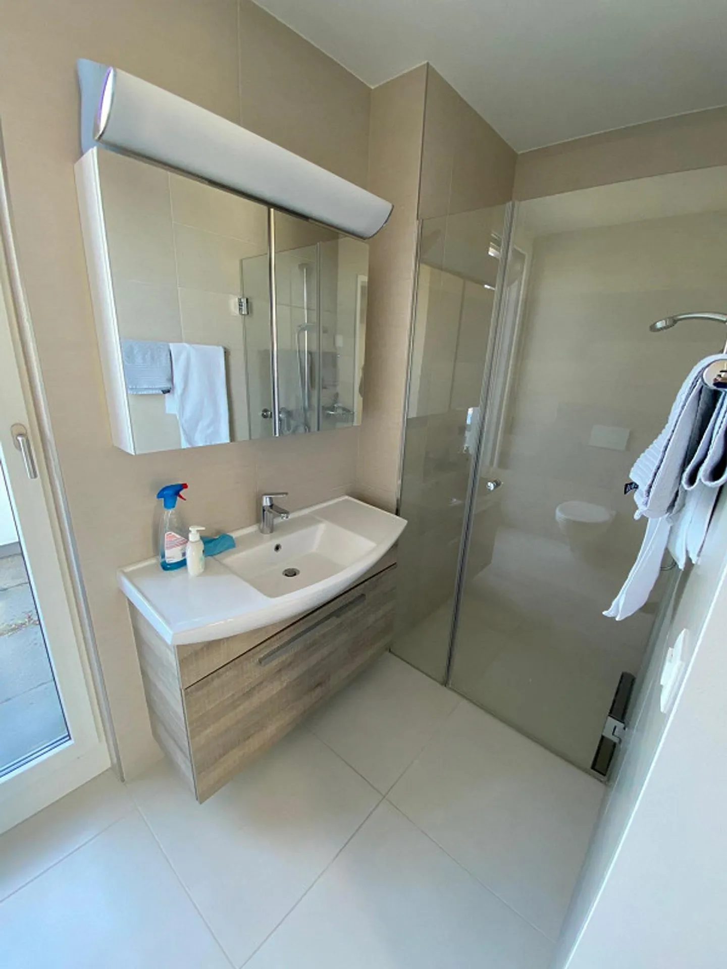 Casa unifamiliare di 6,5 stanze con garage doppio in posizione tranquilla - Foto 13 di 16