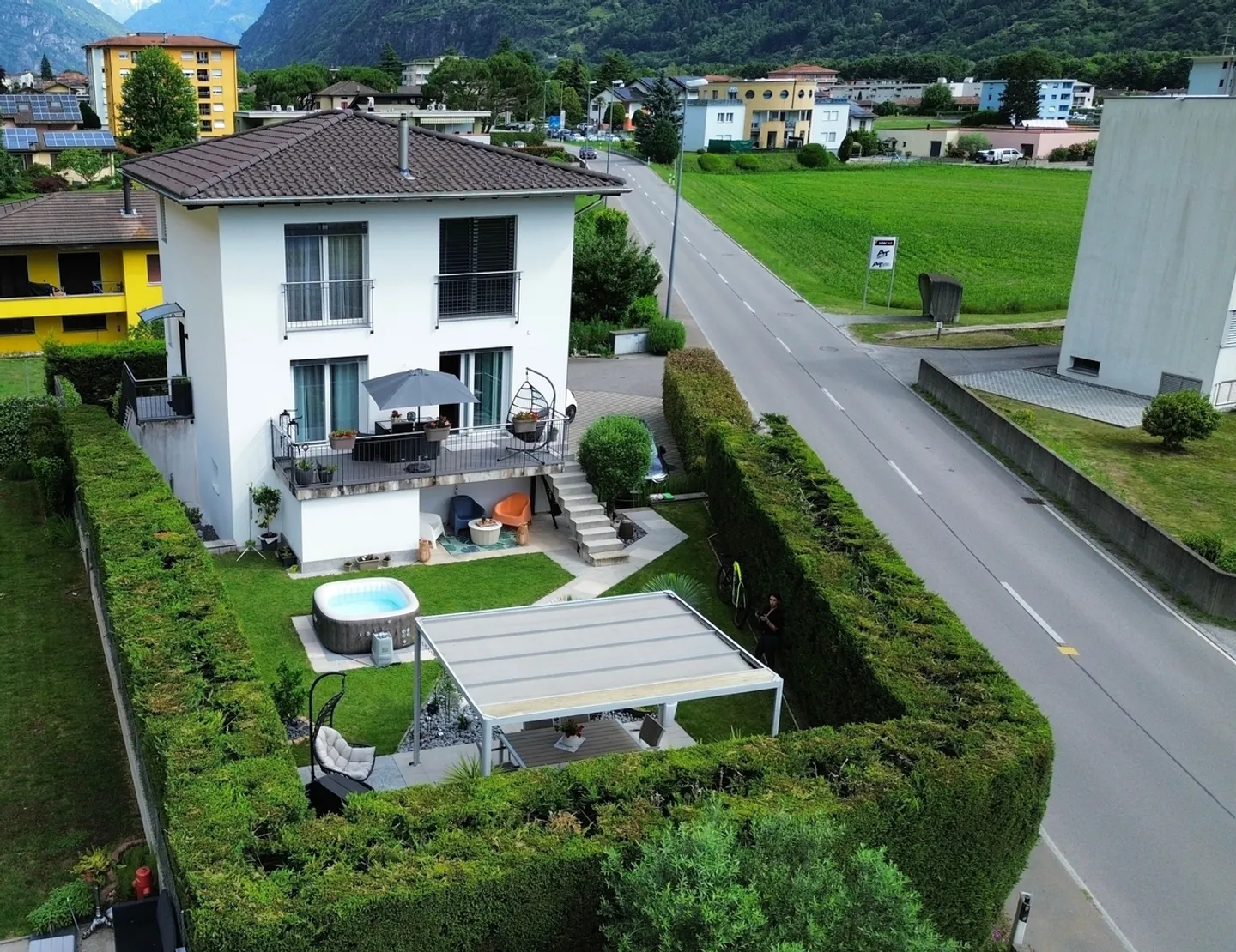Incantevole Casa Familiare a Lodrino - Foto 1 di 13