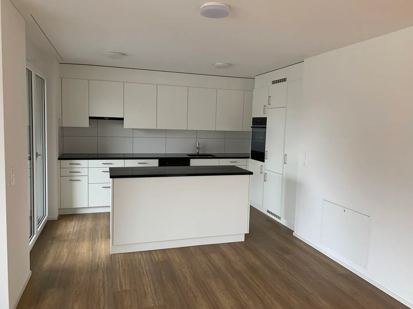 Appartement moderne 3½ pièces en plein centre - Photo 1 sur 13