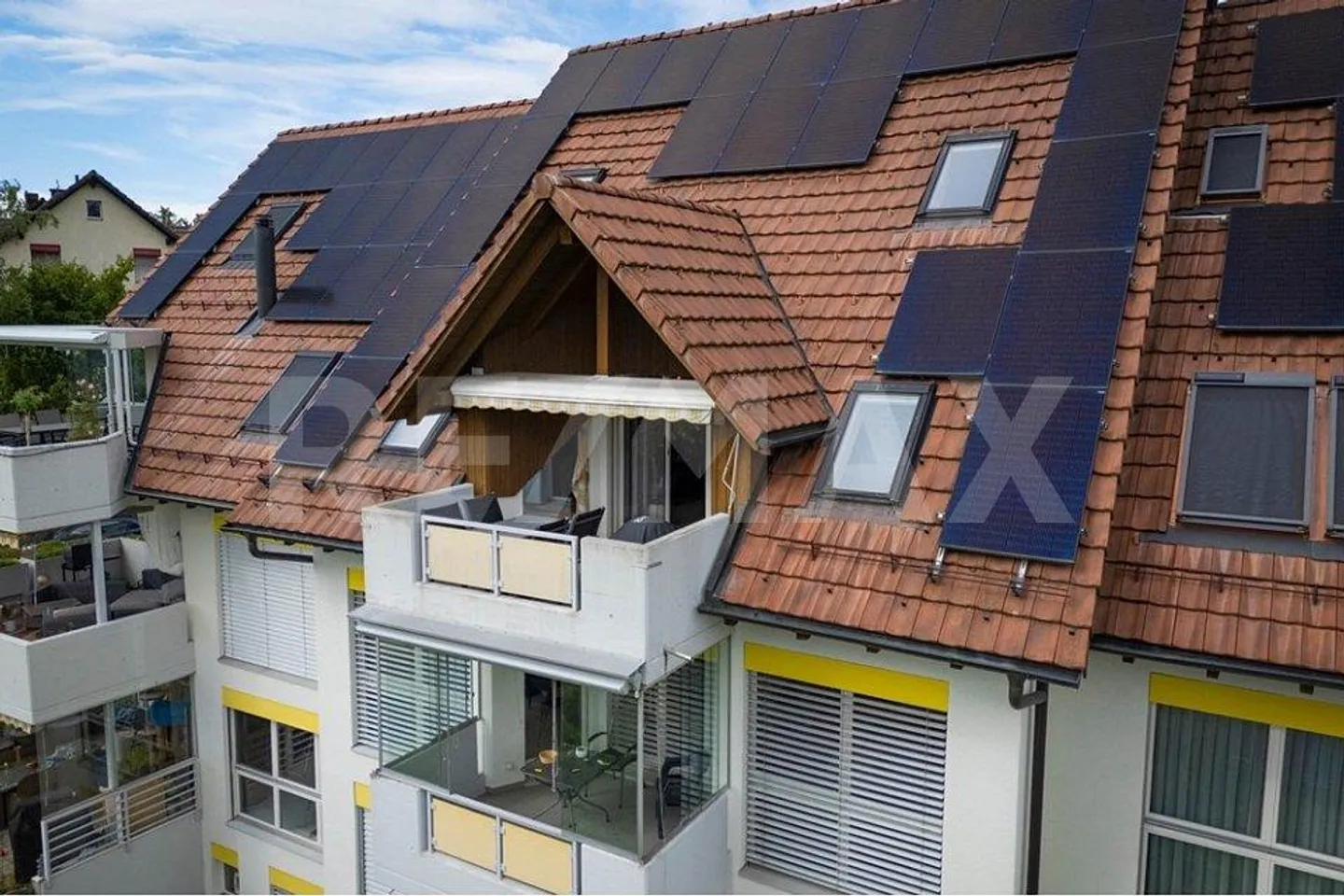 Charming Duplex with Balcony - Photo 2 of 13