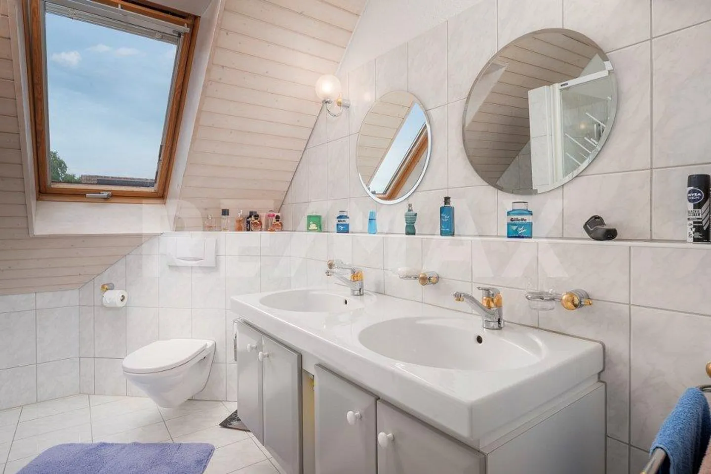 Charming Duplex with Balcony - Photo 12 of 13