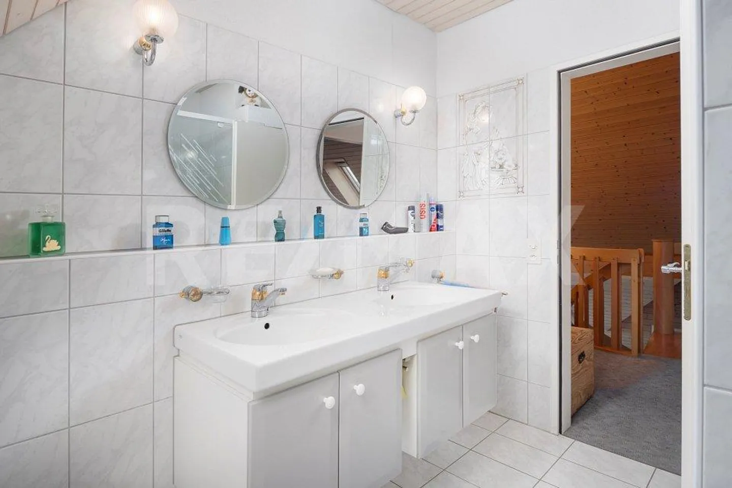 Charming Duplex with Balcony - Photo 13 of 13