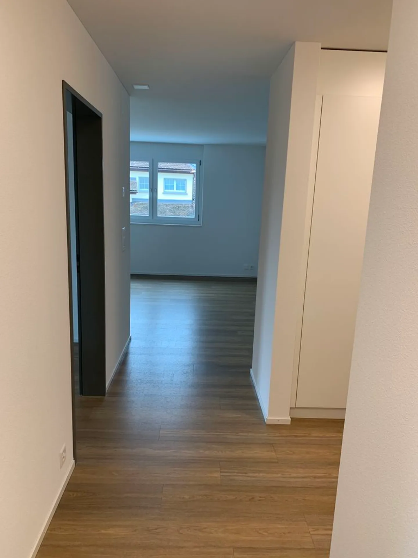 Appartement moderne 3½ pièces en plein centre - Photo 4 sur 13