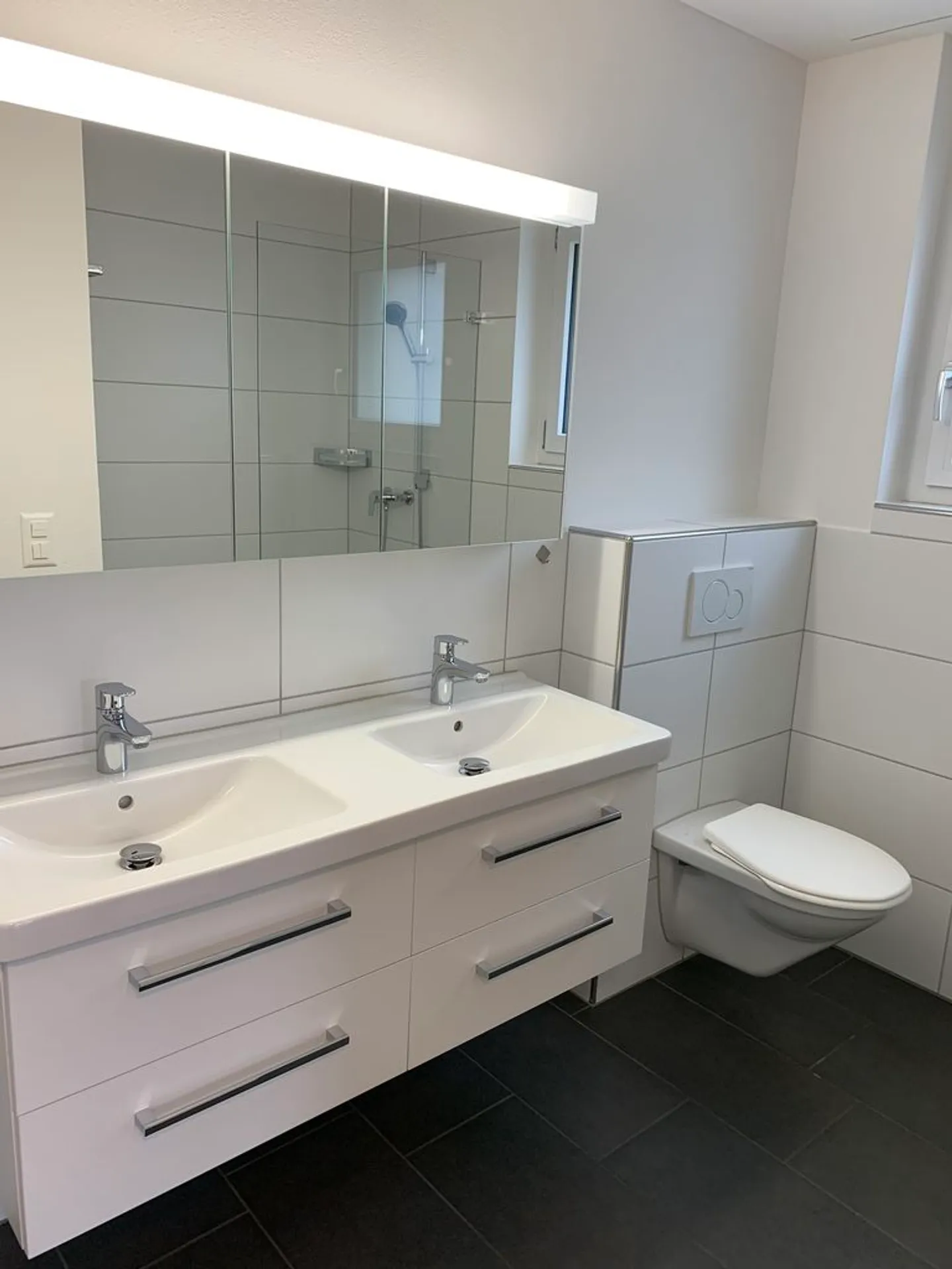 Appartement moderne 3½ pièces en plein centre - Photo 8 sur 13