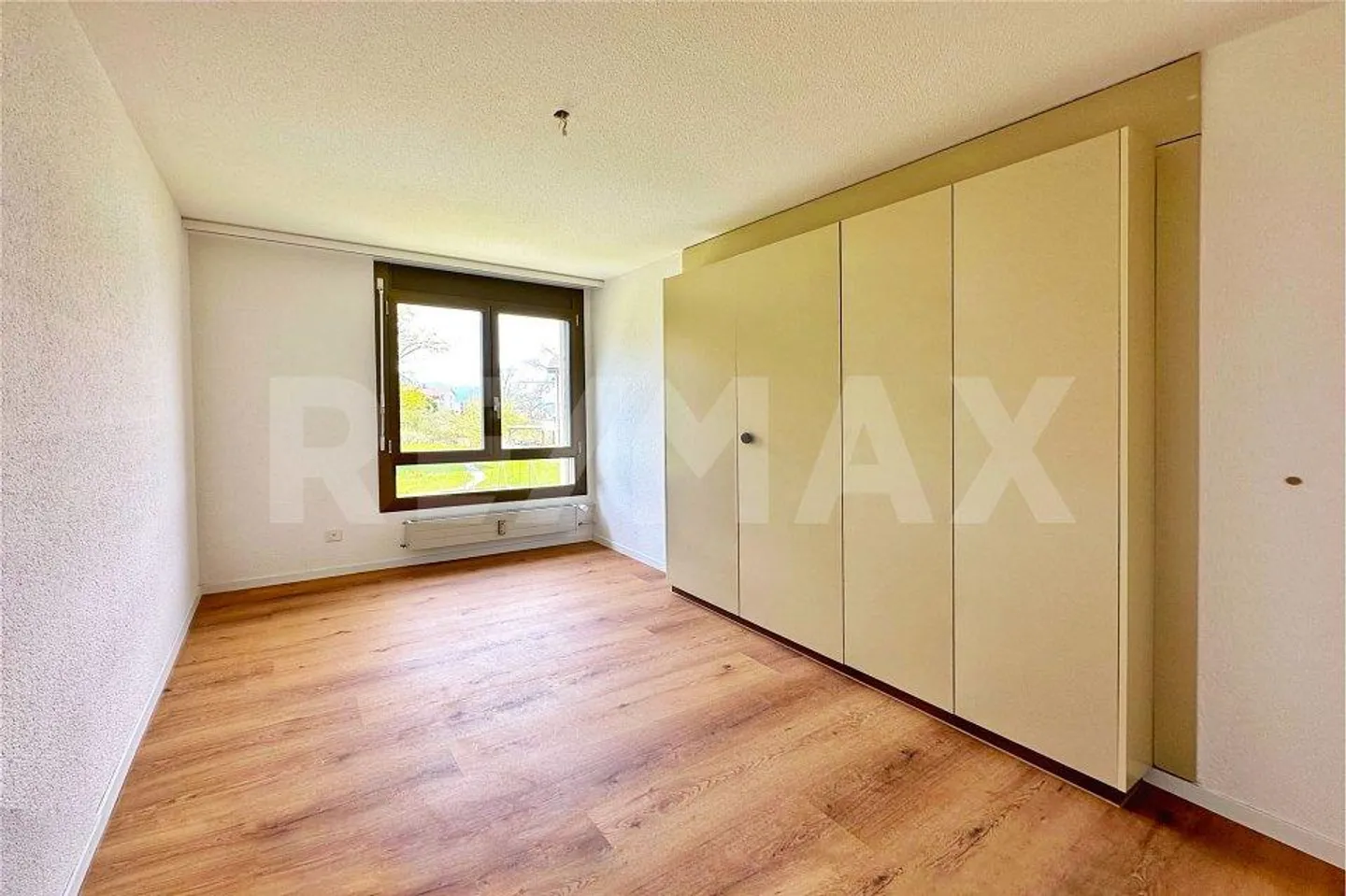 Renovated 4.5-room apartment on the 2nd floor with elevator - fireplace, balcony and... - Photo 8 of 13