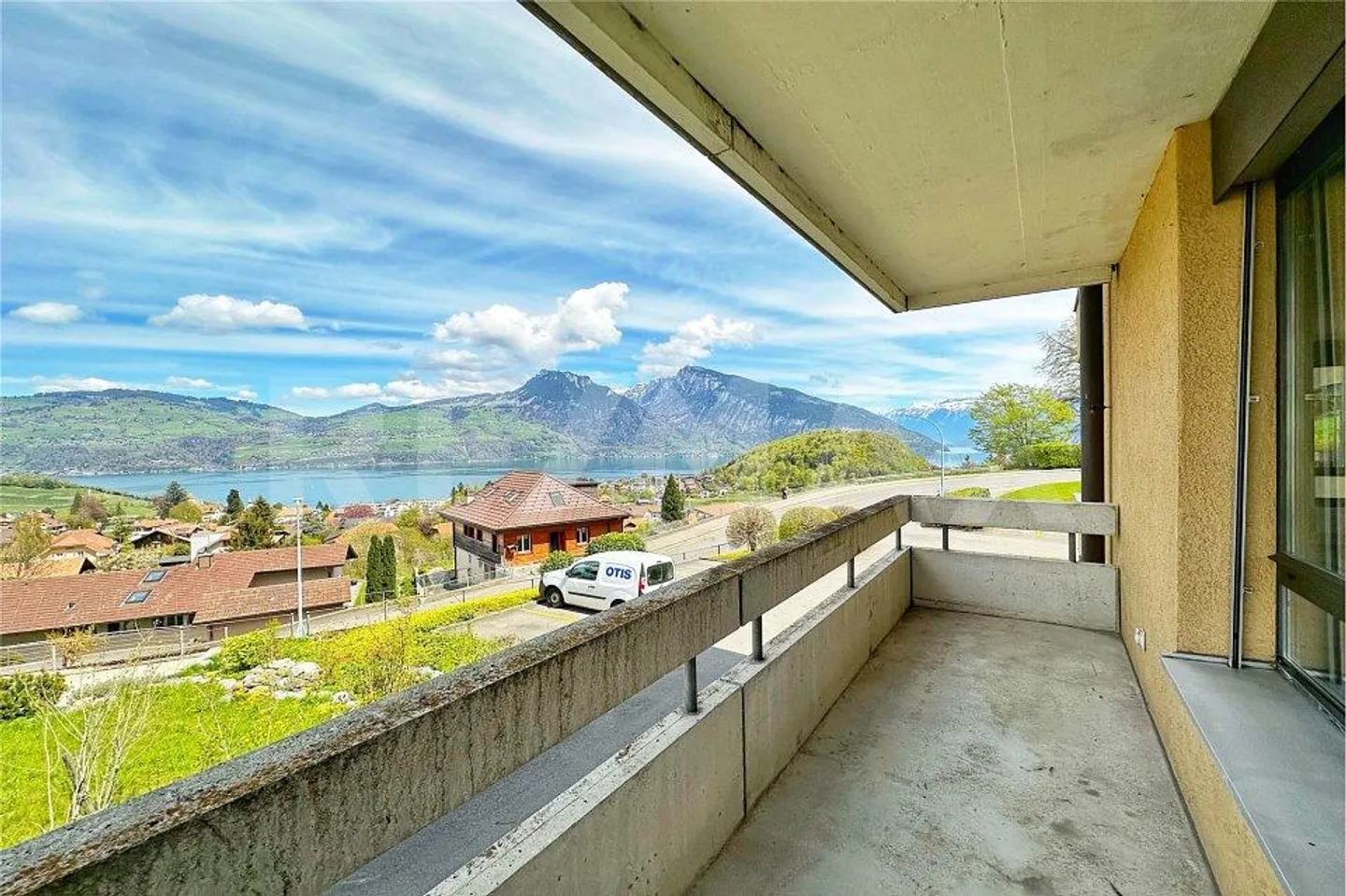 Renovated 4.5-room apartment on the 2nd floor with elevator - fireplace, balcony and... - Photo 12 of 13