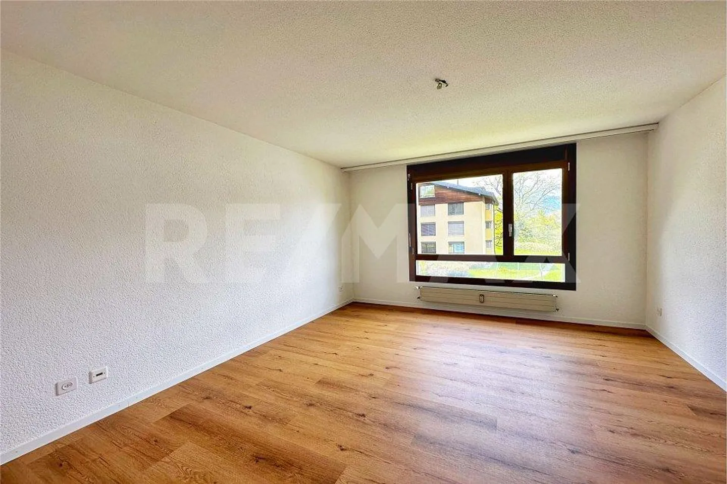 Renovated 4.5-room apartment on the 2nd floor with elevator - fireplace, balcony and... - Photo 6 of 13