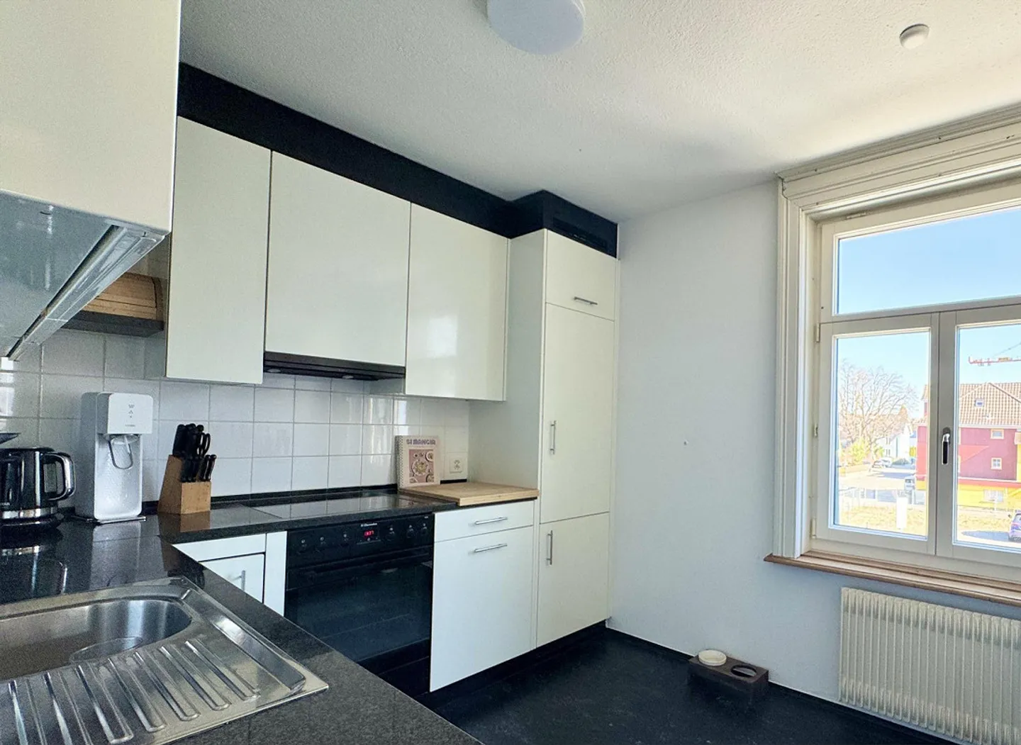 Appartamento d'epoca ristrutturato di 5 stanze con balcone e giardino - Foto 4 di 12