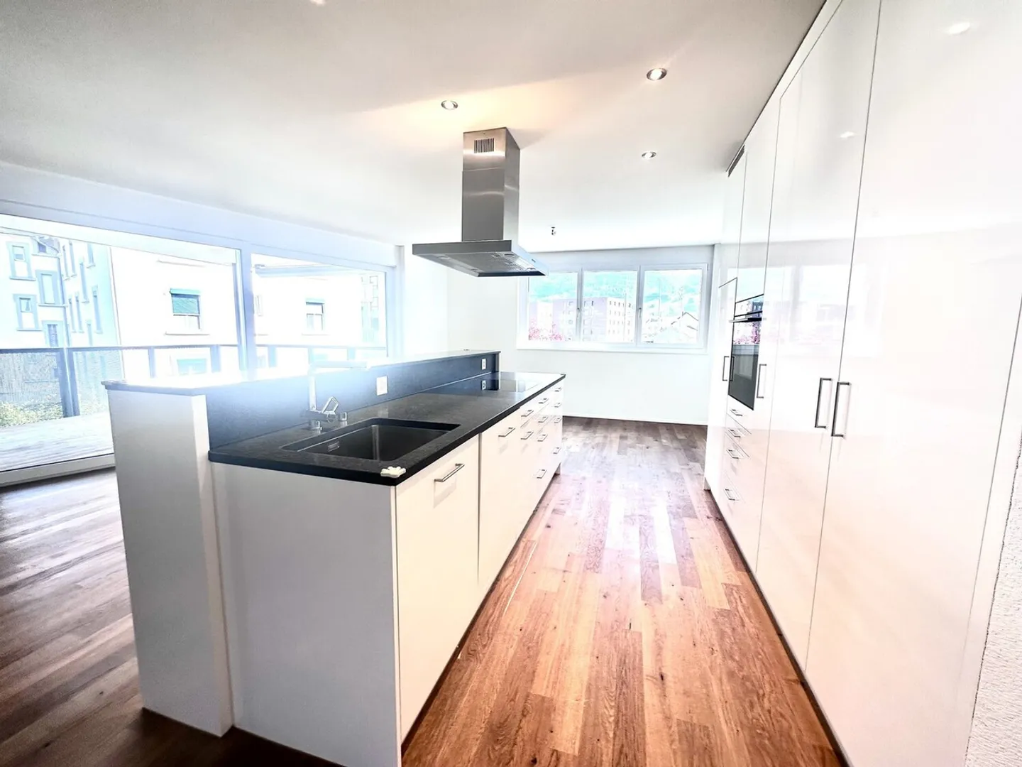 Appartamento esclusivo di 4,5 stanze con grande terrazza, centrale e tranquillo nel complesso residenziale 'Radius Plus' - Foto 2 di 13
