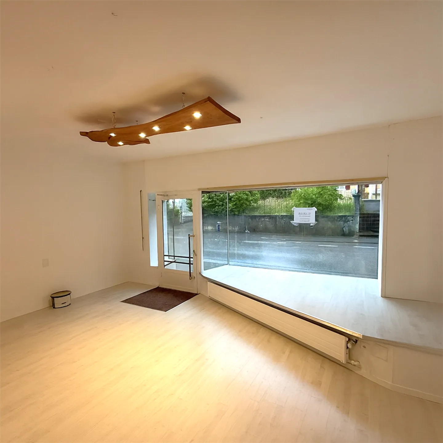 St-Imier, Espace Commercial au Centre du Village - Photo 1 sur 4
