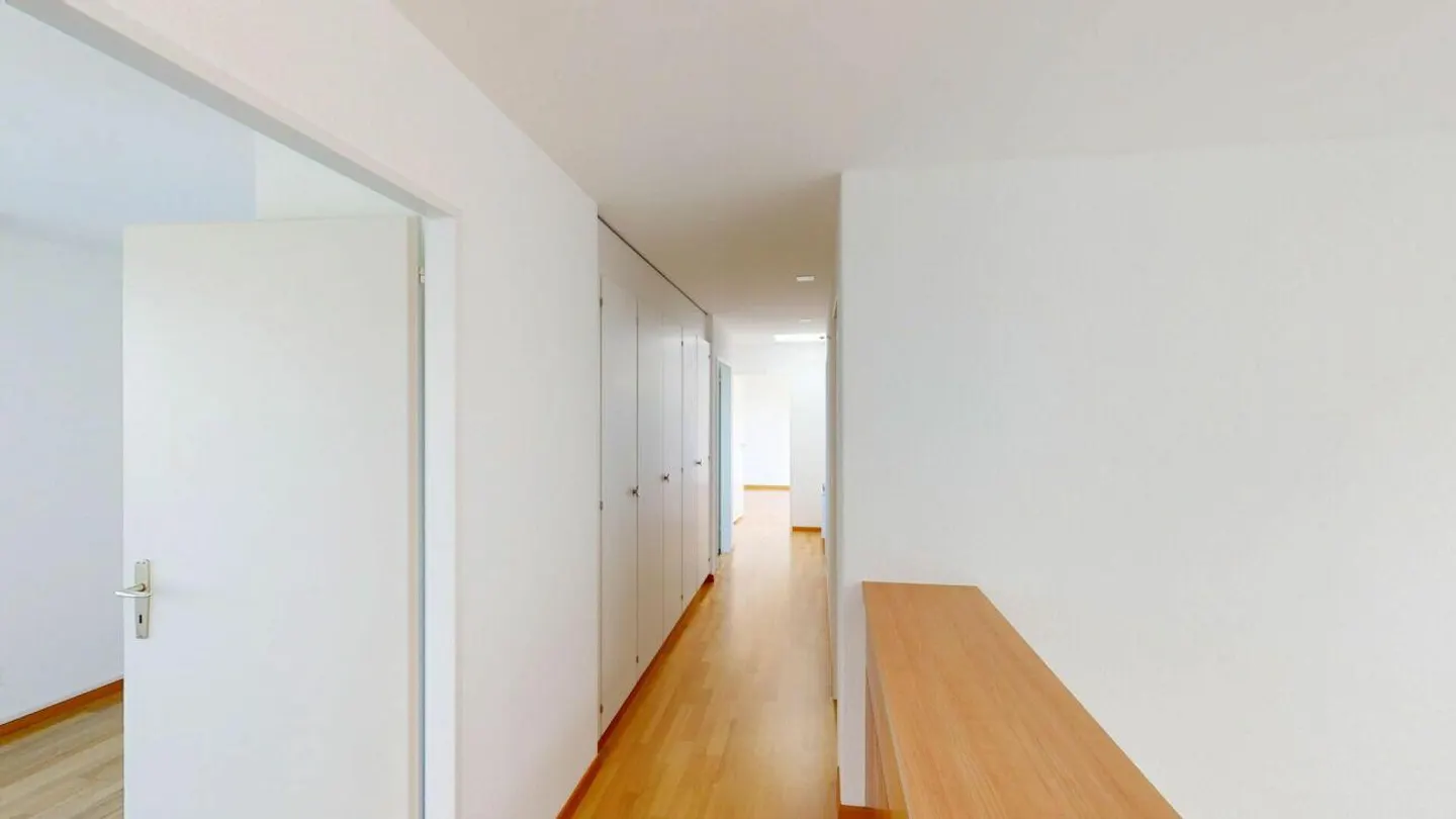 Stylische Attikawohnung mit Terrasse - Foto 3 von 15