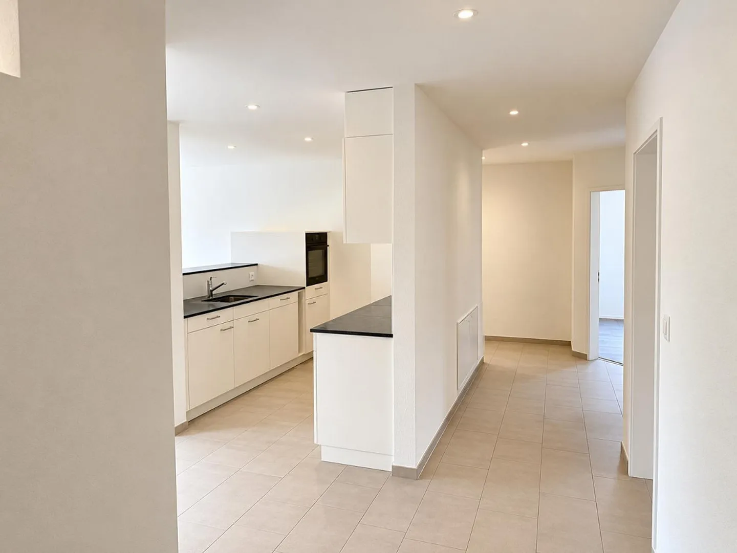 Appartement de jardin spacieux de 4,5 pièces - Photo 4 sur 7