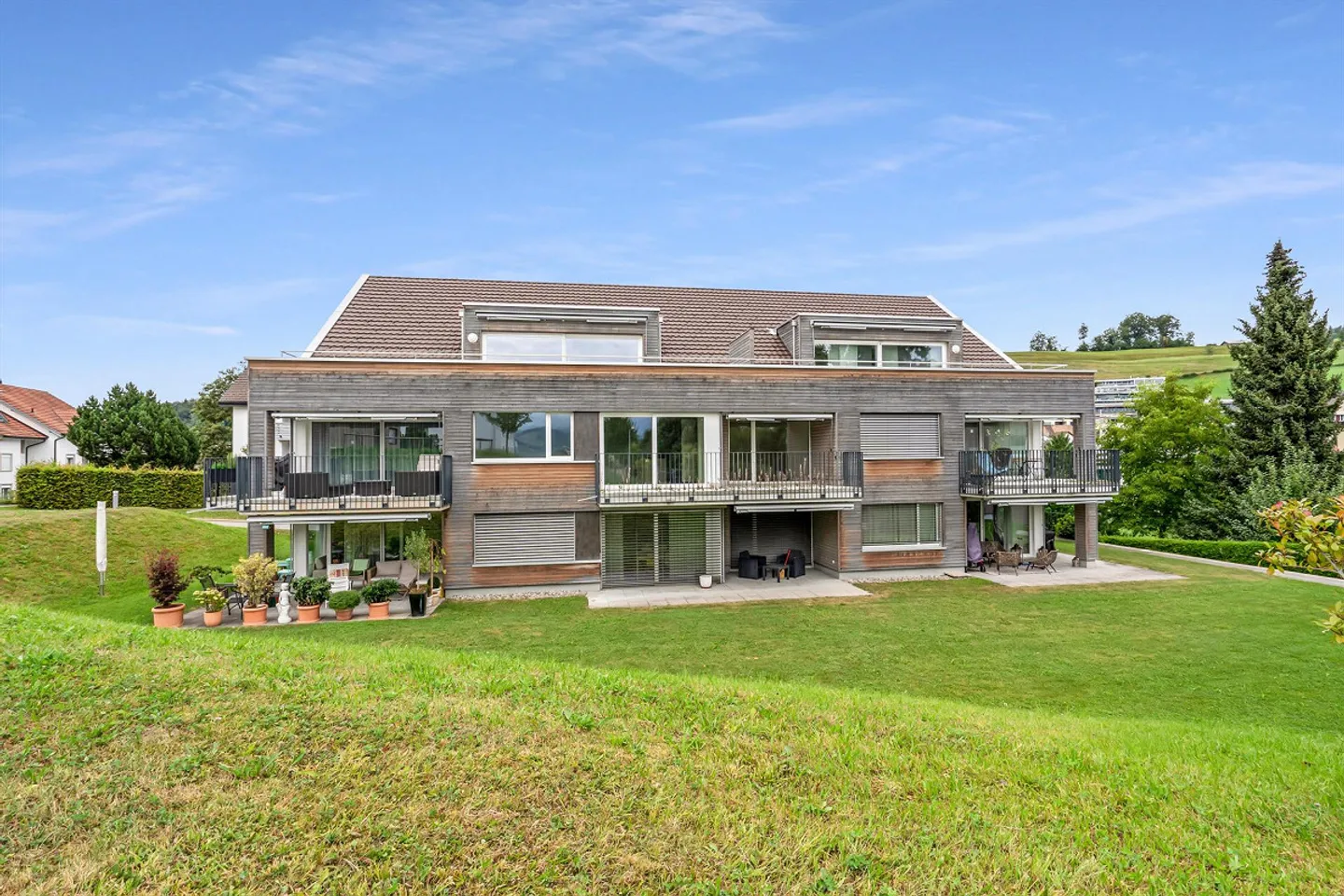 Appartamento moderno con grande balcone in una posizione adatta alle famiglie - Foto 2 di 12