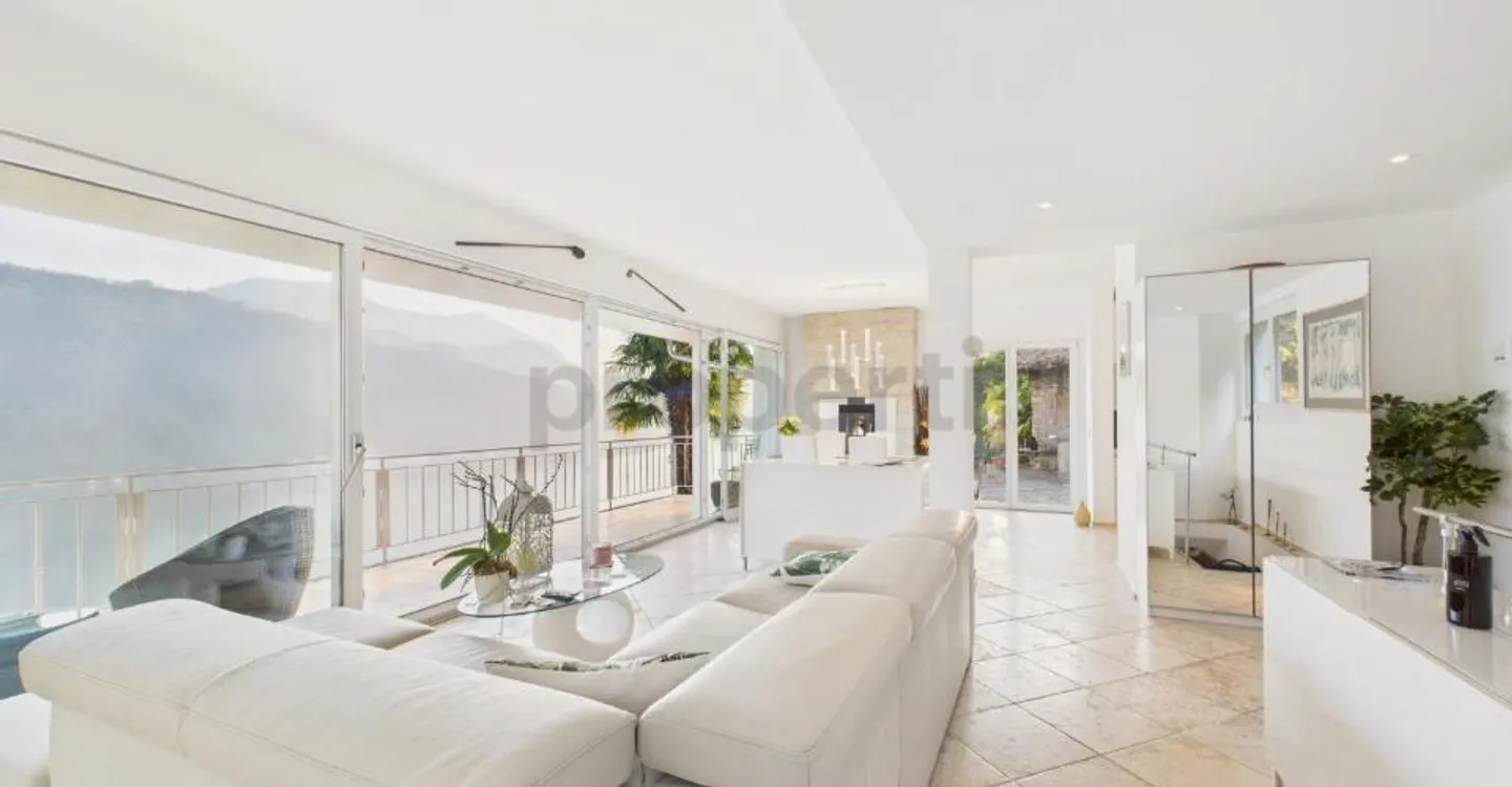 Charming villa in Morcote with garden and stunning lake view - Photo 1 of 11
