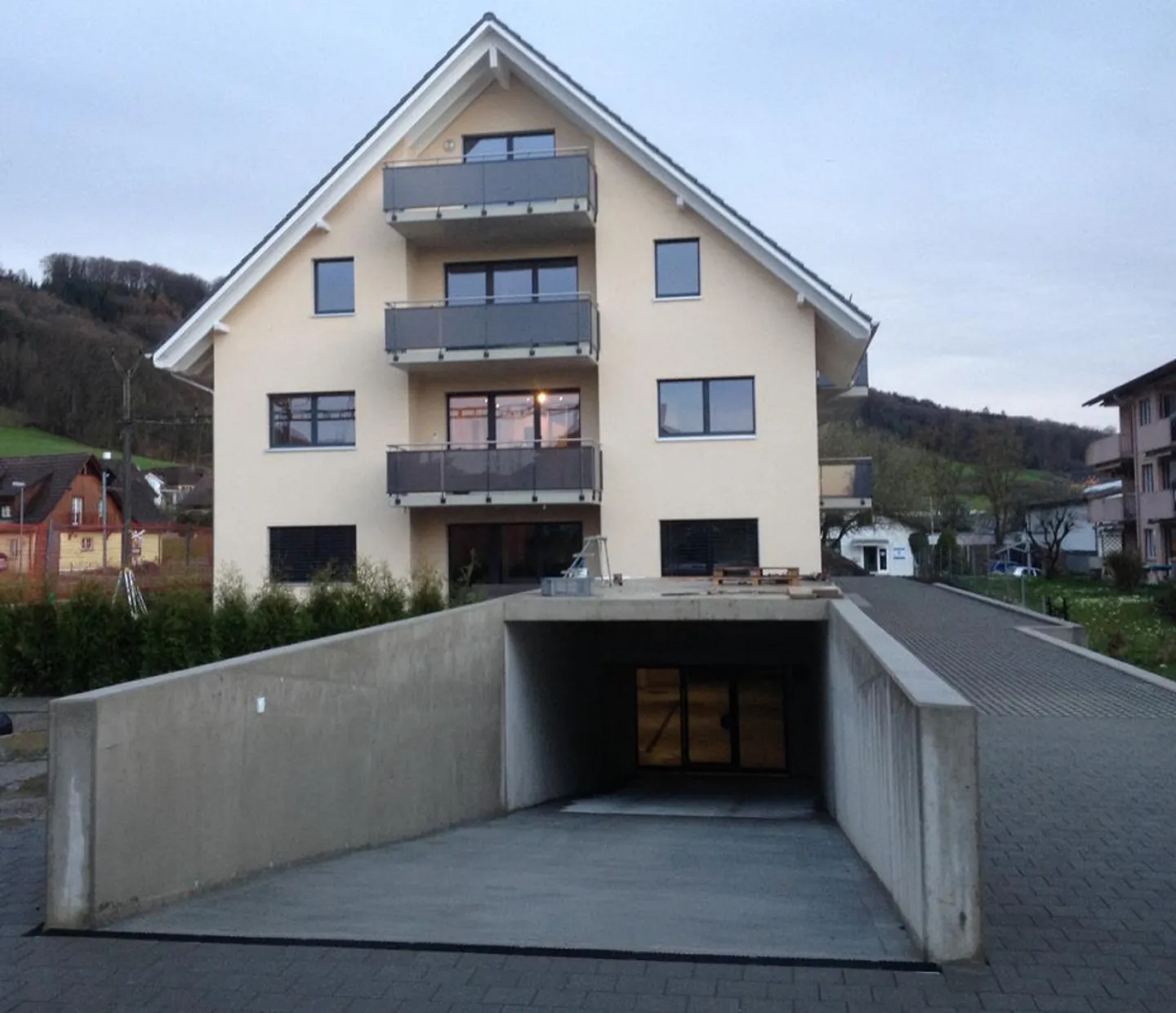 Garage space for rent near the train station - Photo 1 of 2