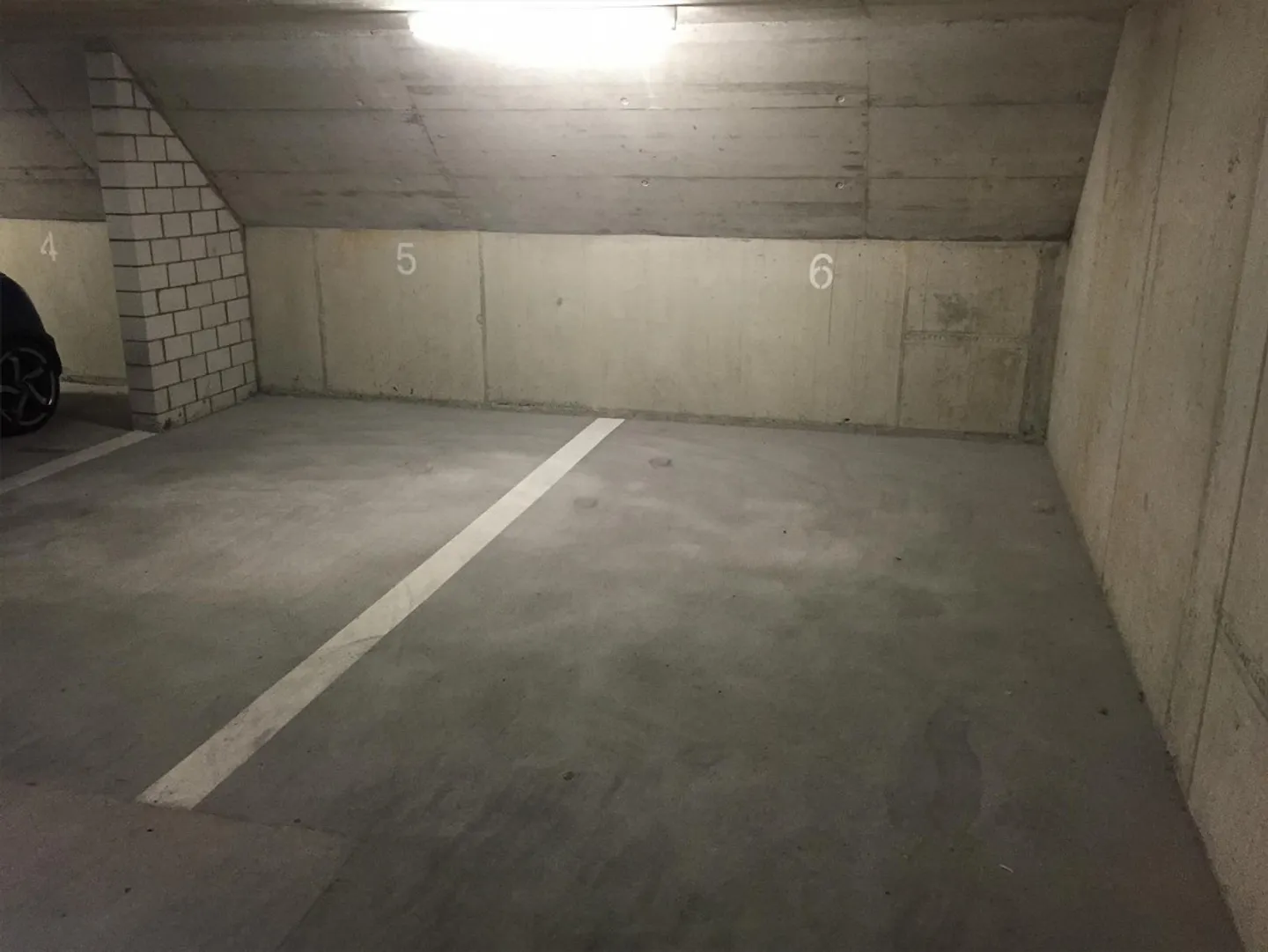 Garage space for rent near the train station - Photo 2 of 2