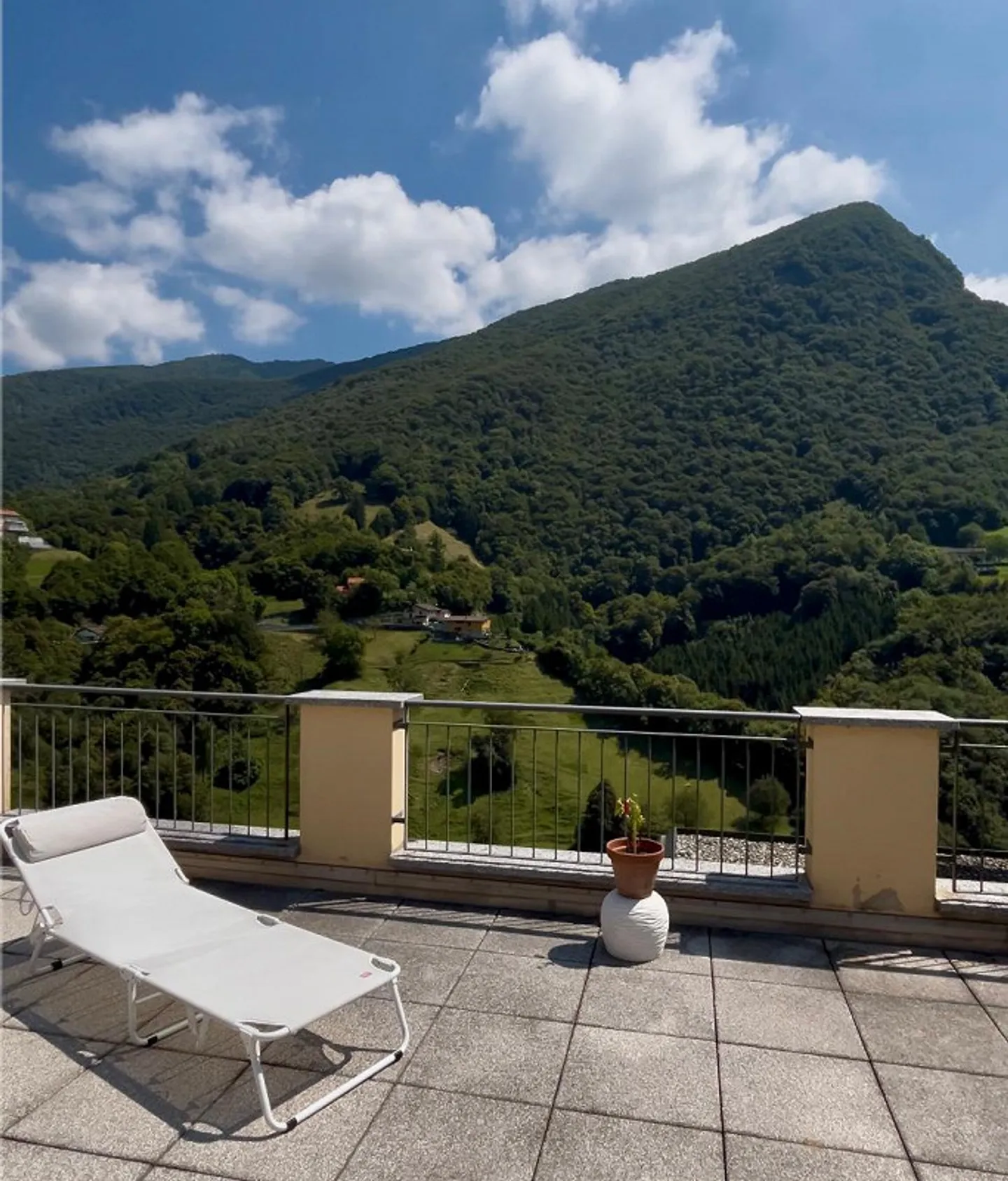 AROGNO – MAISON DE VACANCES POSSIBLE, MANSARDE DANS UNE MAISON HISTORIQUE RÉNOVÉE - Photo 2 sur 7