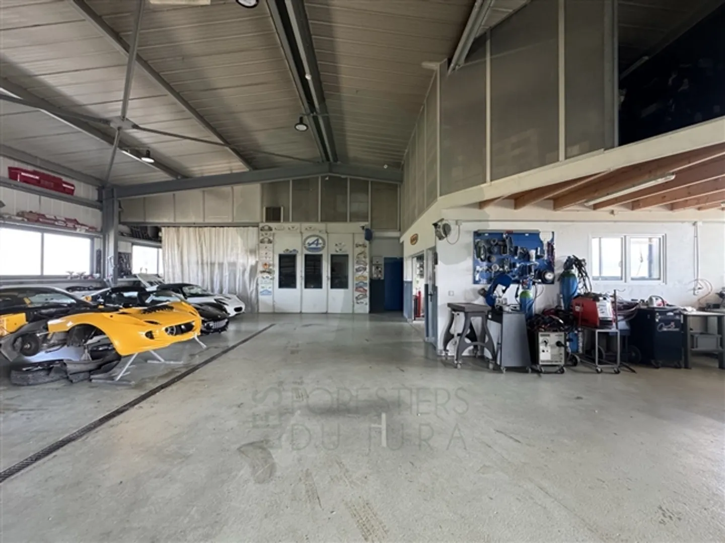 Garage et Carrosserie à Fahy avec Station de Lavage - Photo 4 sur 20