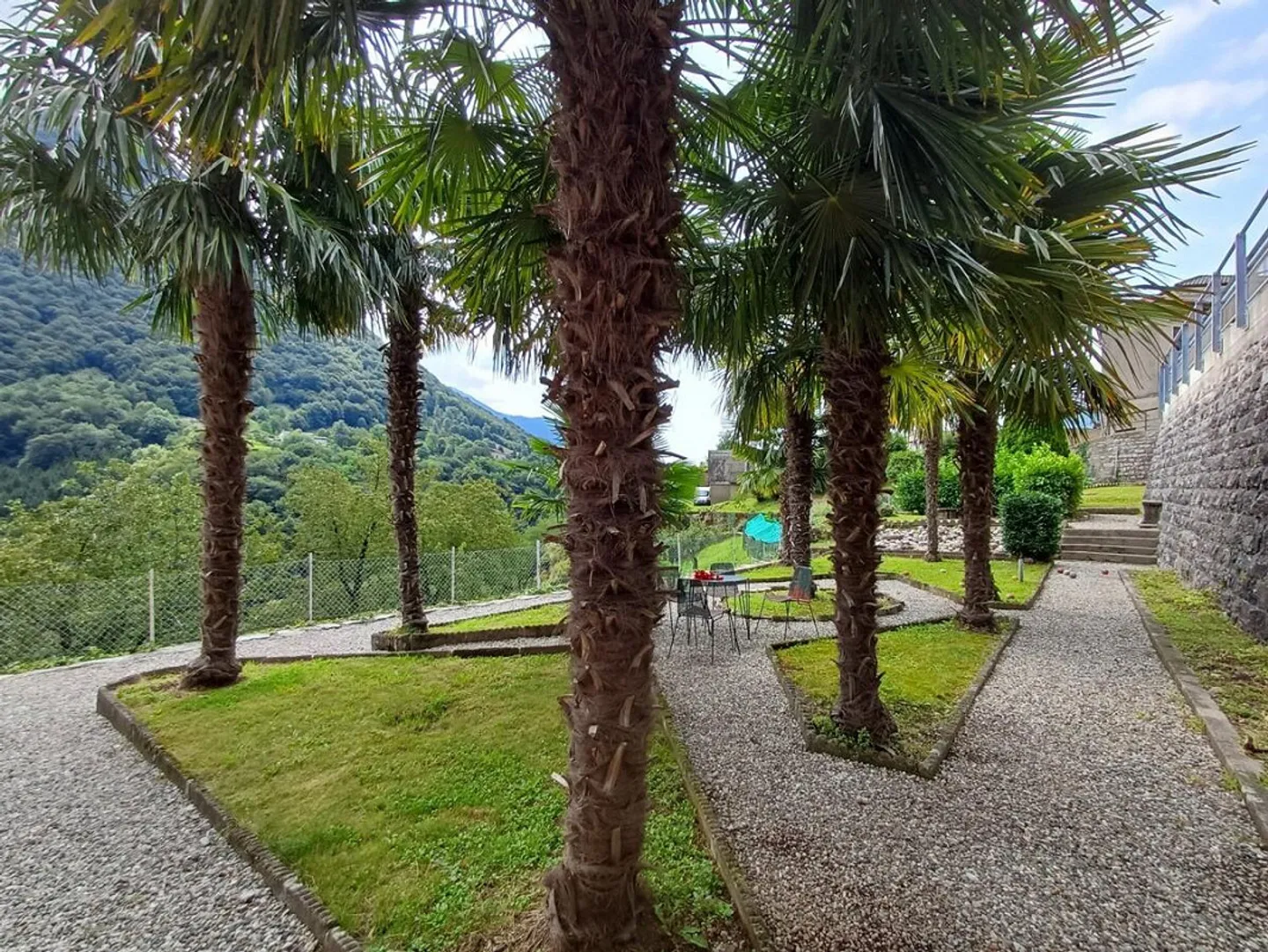 AROGNO – MAISON DE VACANCES POSSIBLE, MANSARDE DANS UNE MAISON HISTORIQUE RÉNOVÉE - Photo 3 sur 7