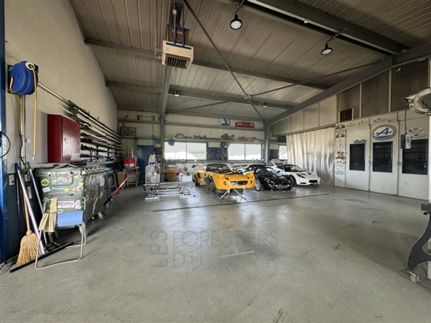 Garage et Carrosserie à Fahy avec Station de Lavage - Photo 5 sur 20