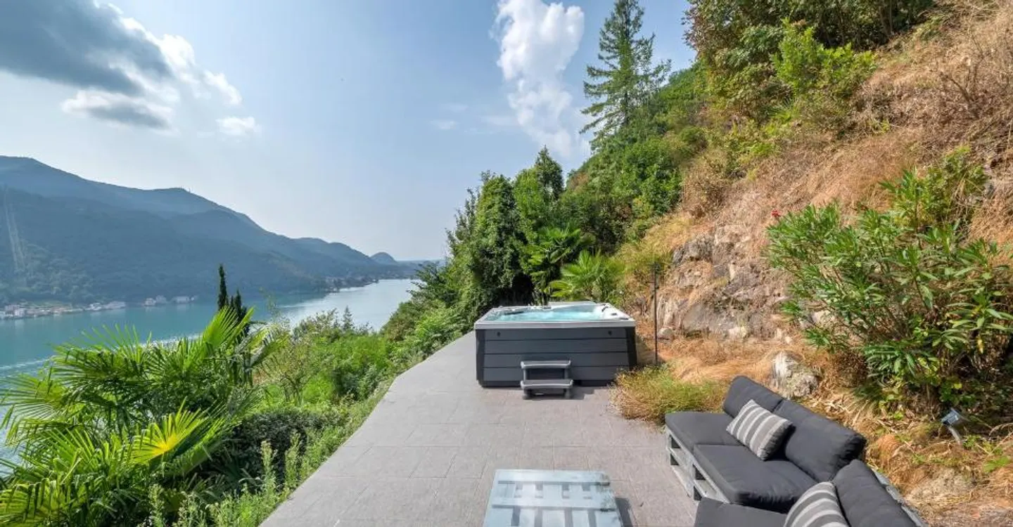 Charming villa in Morcote with garden and stunning lake view - Photo 11 of 11