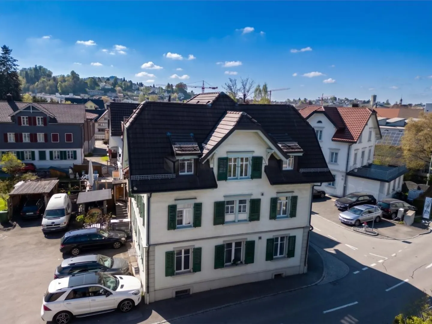 Casa angolare attraente con due unità abitative - ideale per famiglie o investitori - Foto 8 di 8