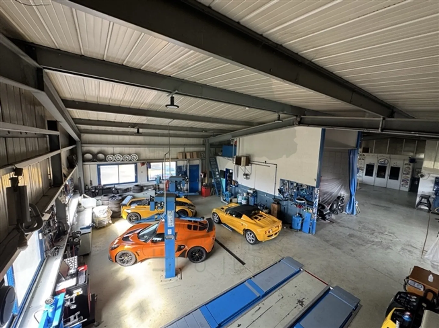 Garage et Carrosserie à Fahy avec Station de Lavage - Photo 7 sur 20