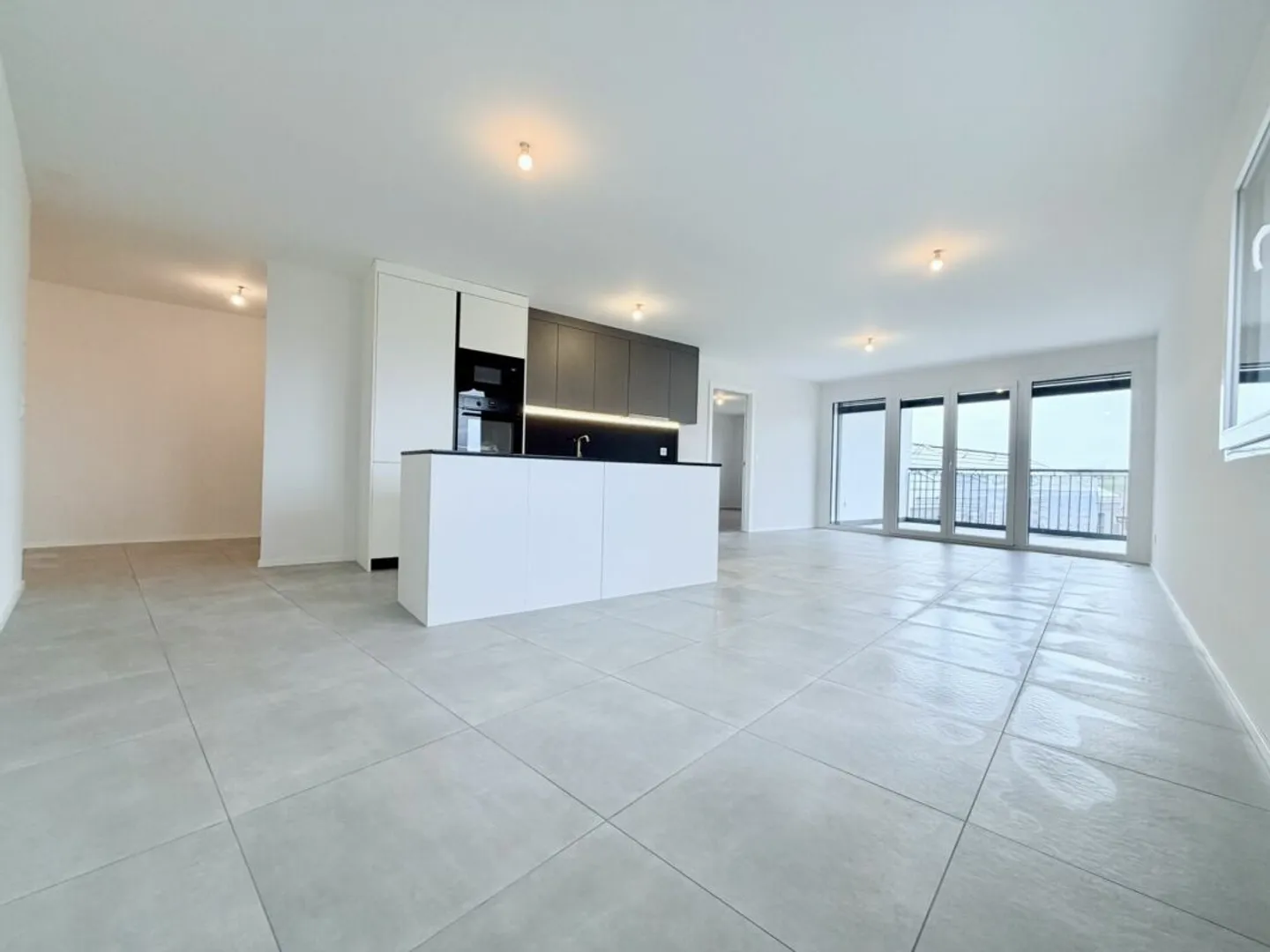 Modern 3.5 Room Apartment - Photo 1 of 9