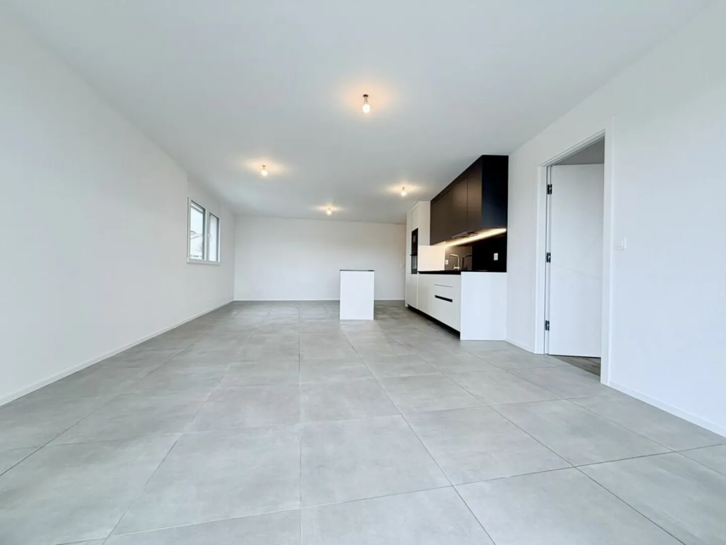 Modern 3.5 Room Apartment - Photo 2 of 9