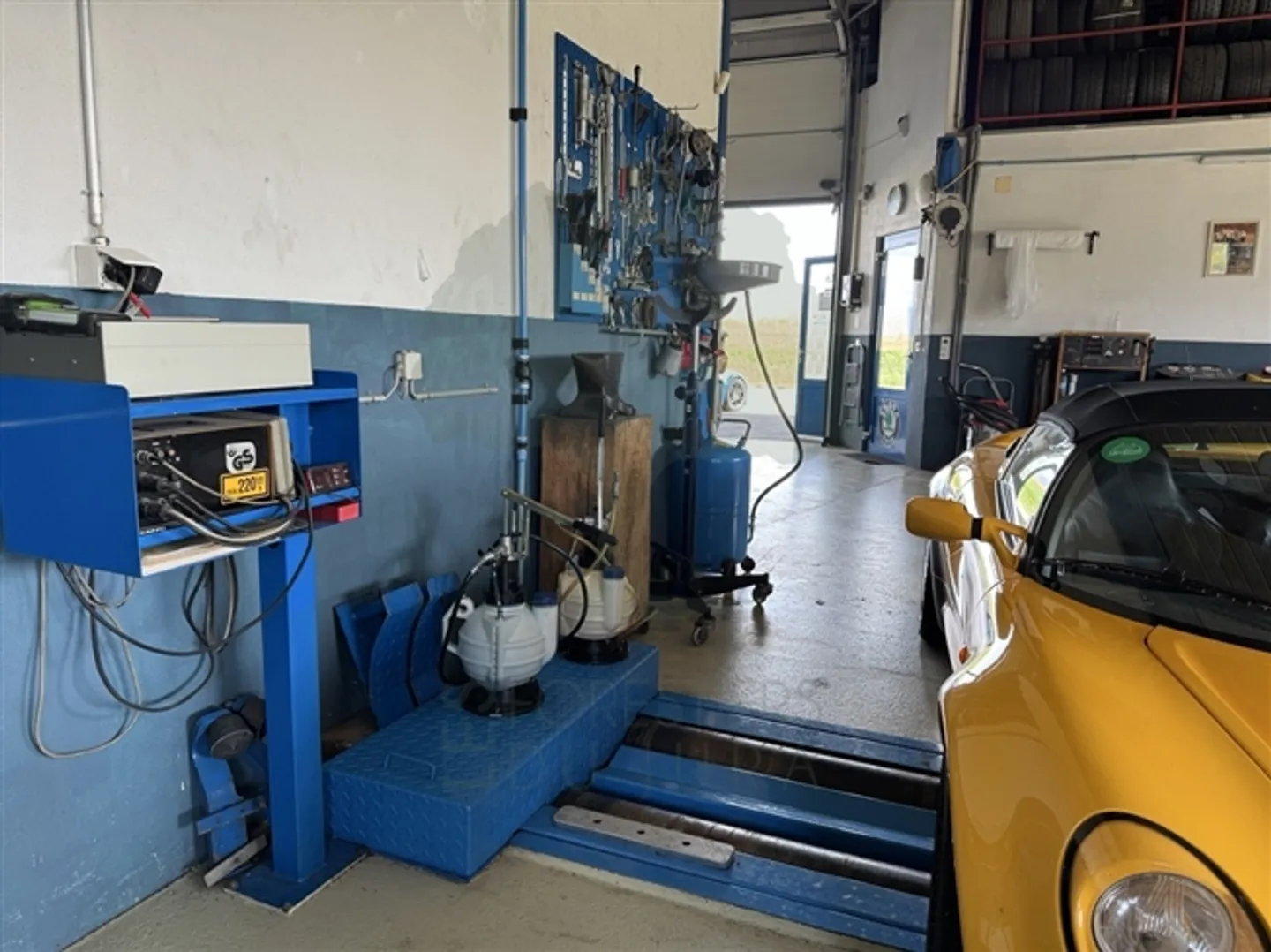 Garage et Carrosserie à Fahy avec Station de Lavage - Photo 13 sur 20