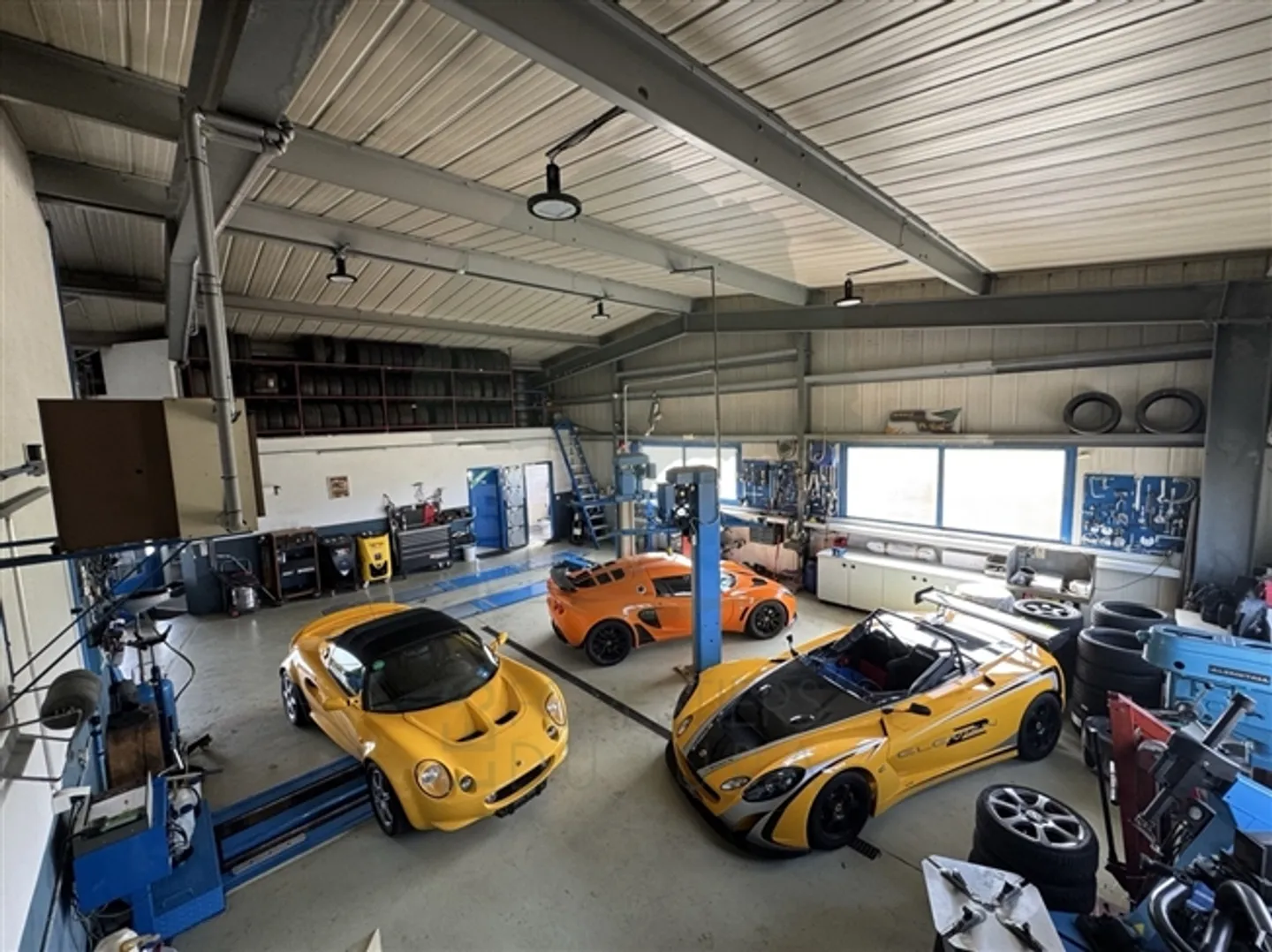 Garage et Carrosserie à Fahy avec Station de Lavage - Photo 9 sur 20