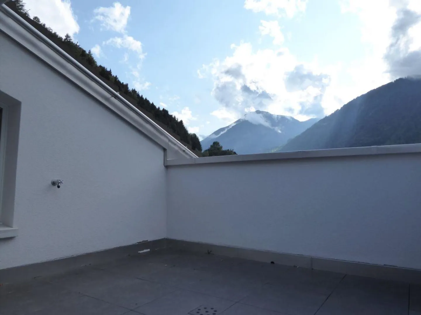 Moderno appartamento mansardato di 4,5 locali con stufa a legna e balcone - Foto 9 di 11