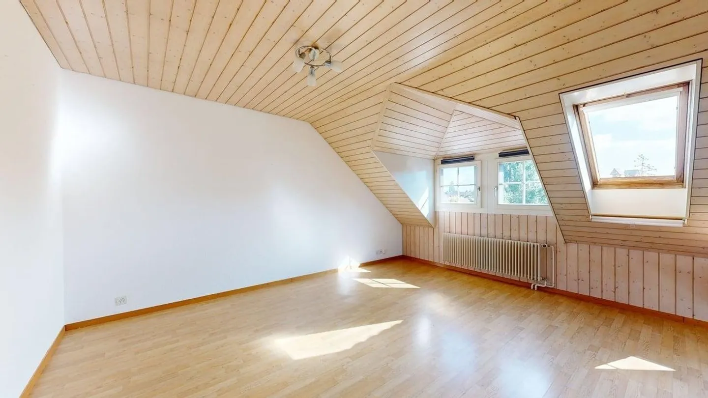 Appartamento luminoso di 2,5 stanze in mansarda! - Foto 11 di 13