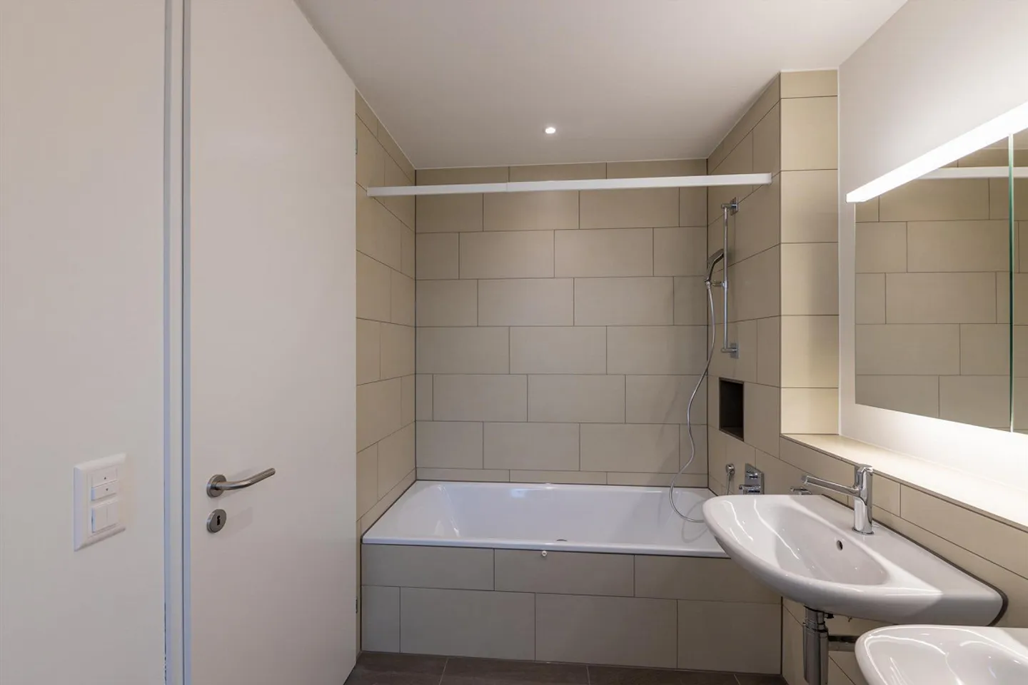 Attico esclusivo con ampia terrazza solarium e 145 m2 di superficie abitabile B5 - Foto 19 di 26