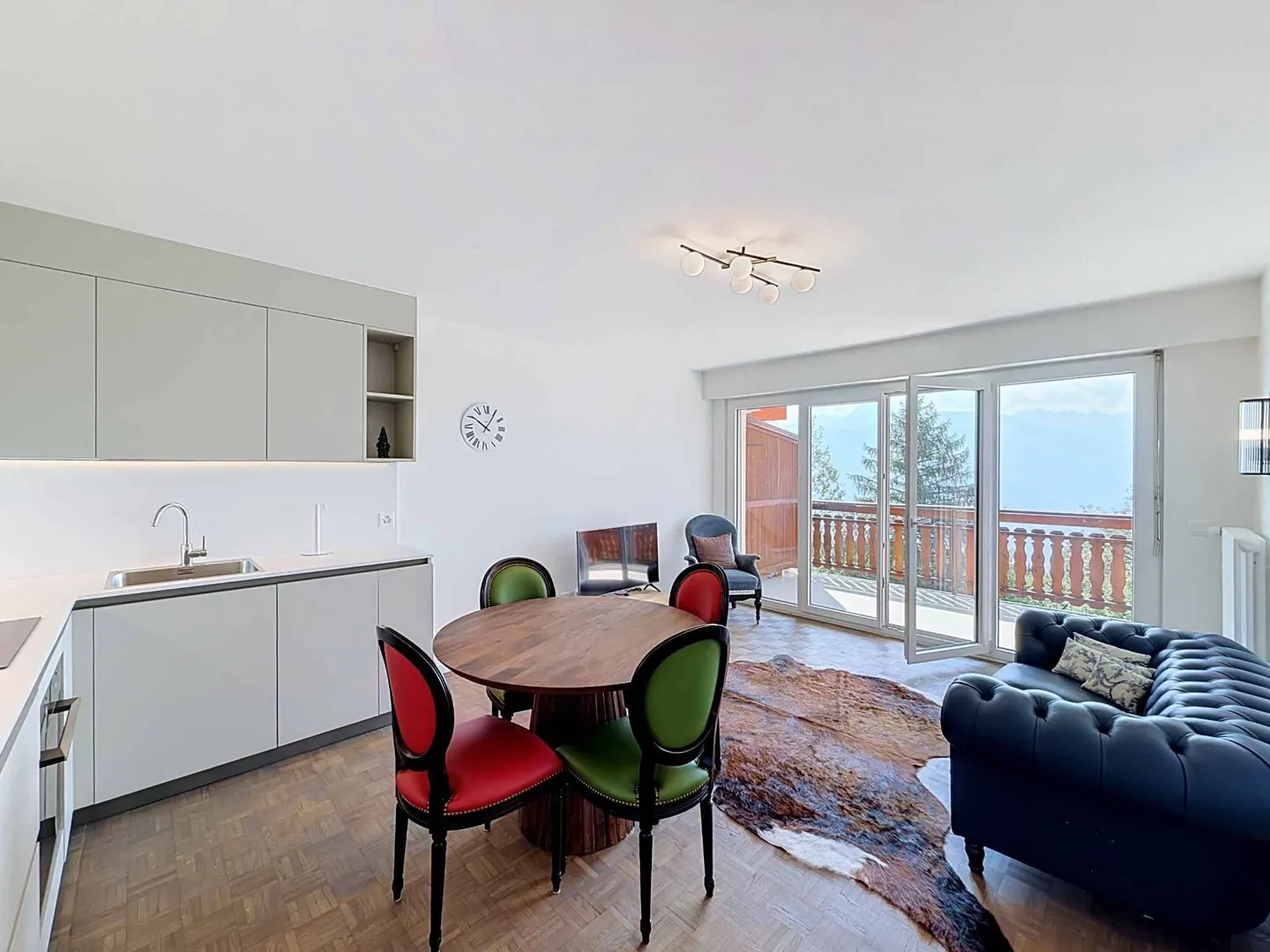 Charming Renovated Apartment - Photo 4 of 8