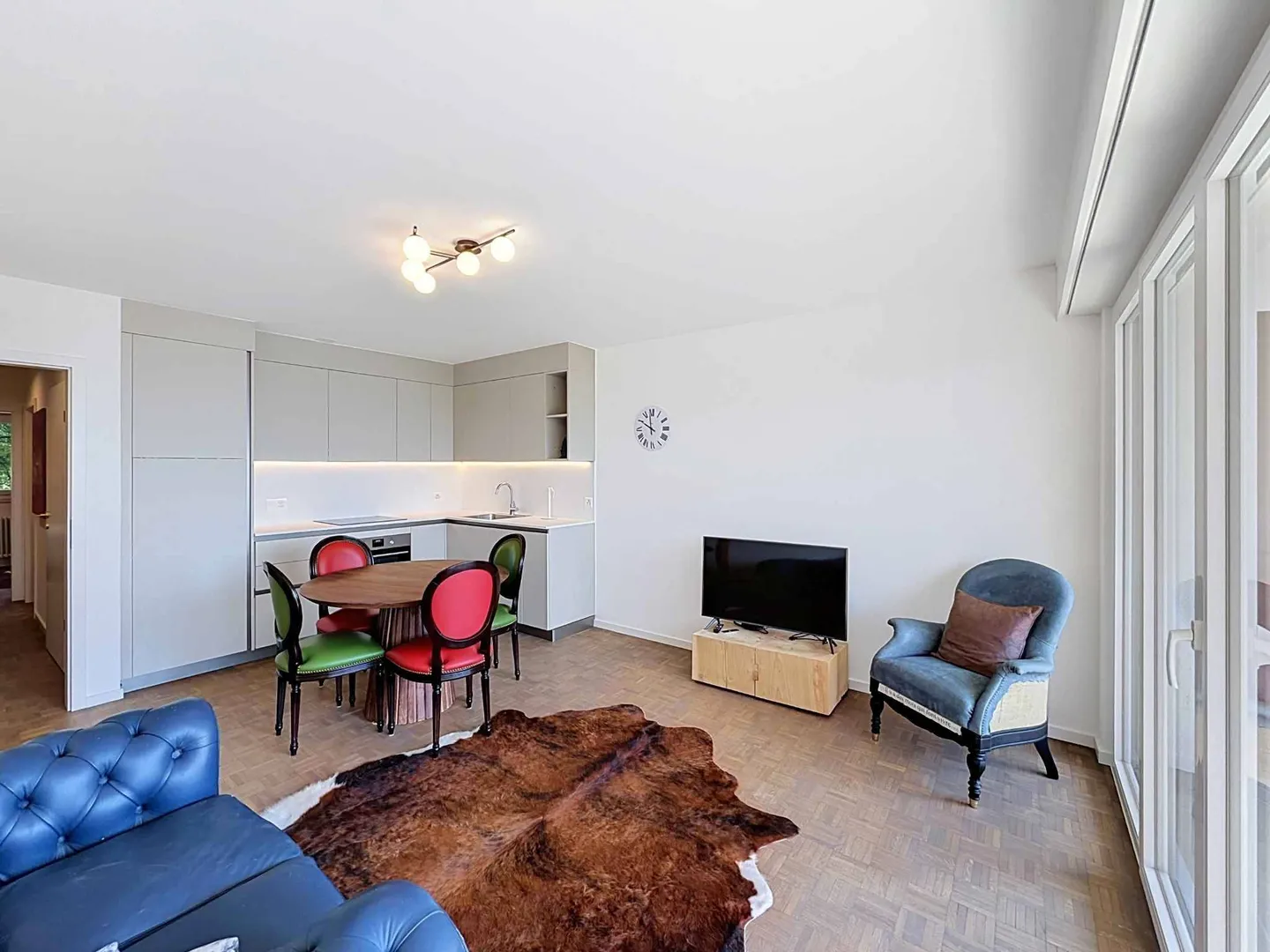 Charming Renovated Apartment - Photo 5 of 8