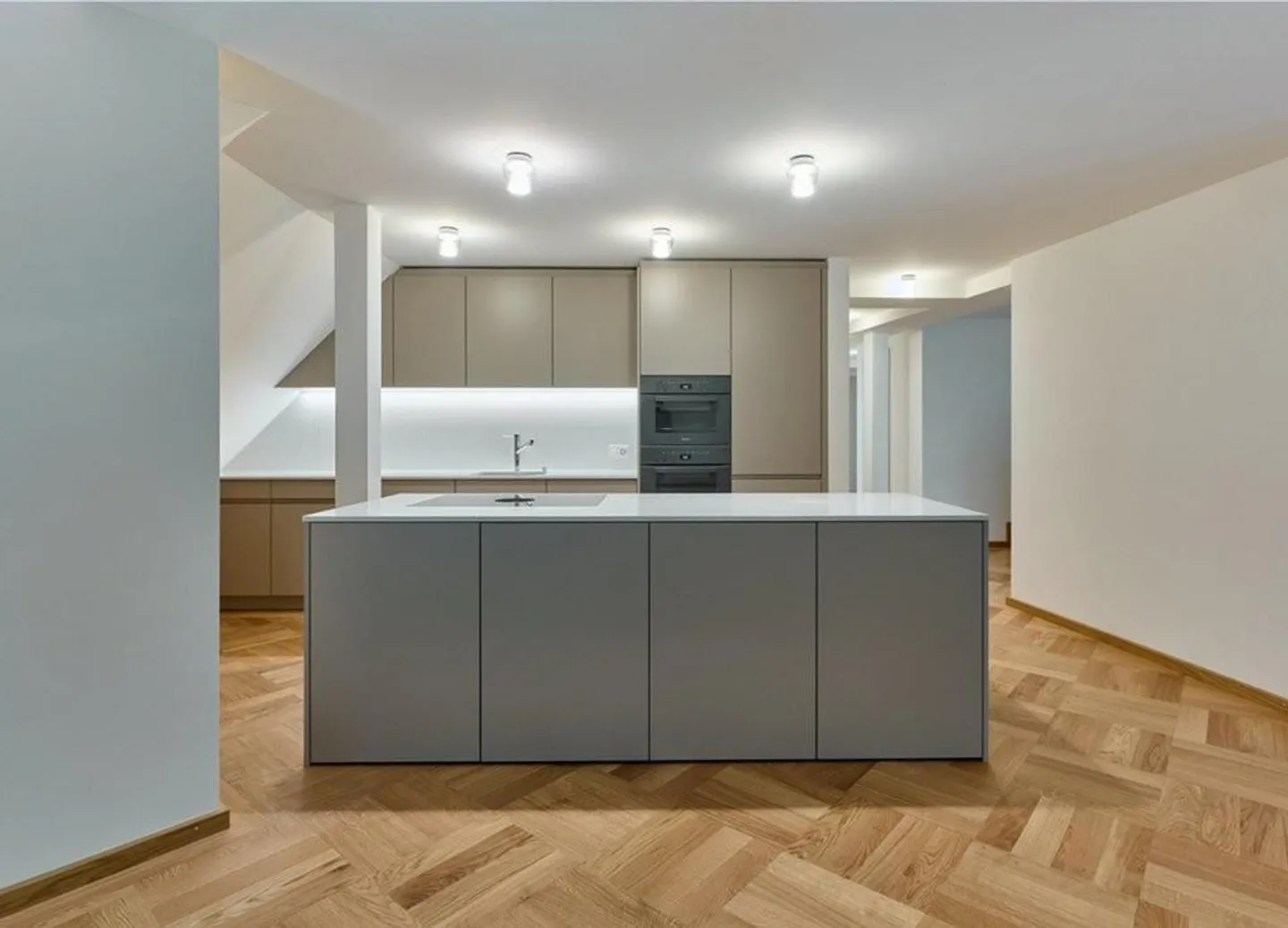 Castello Bianco sul Lago di Zurigo - Foto 4 di 7