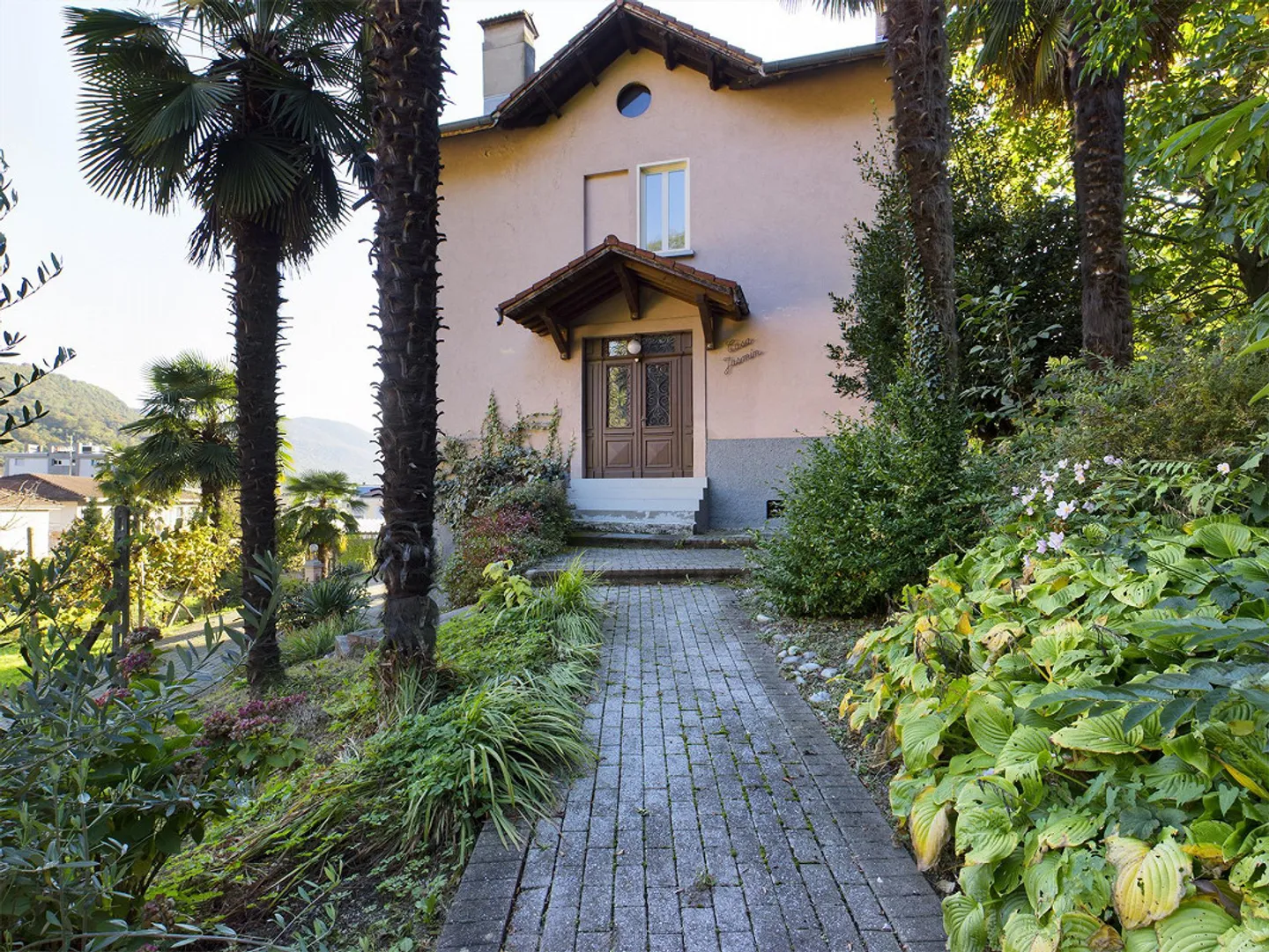 TERRENO EDIFICABILE con casa PLURIFAMILIARE. - Foto 2 di 25